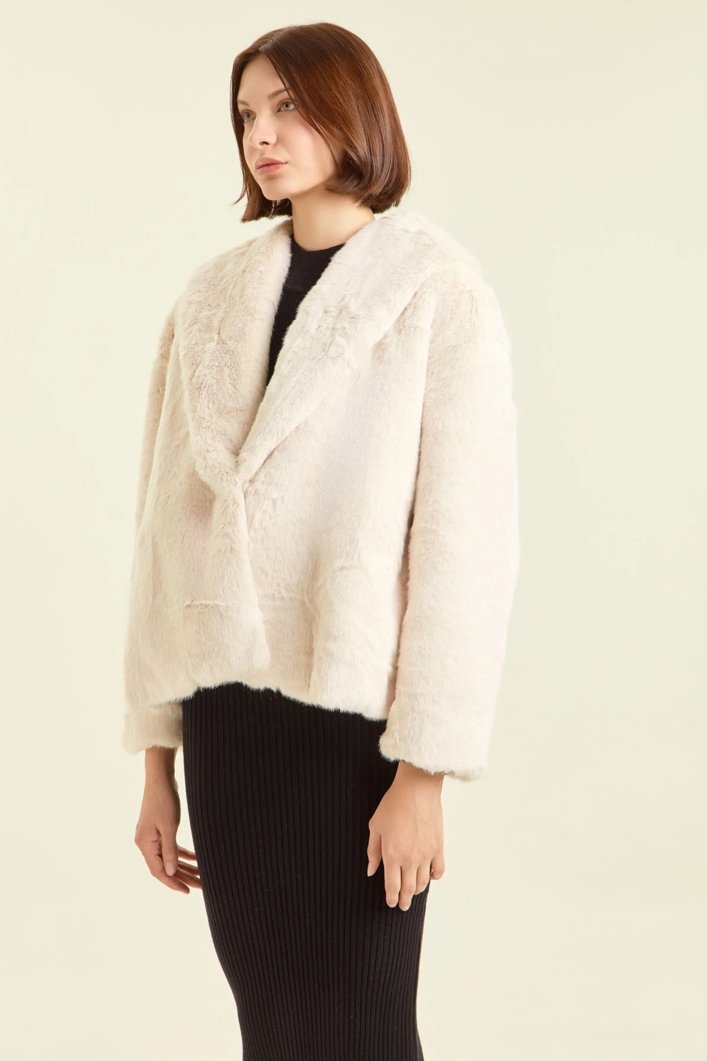 Пальто бежевый для женщин 47102-15 53