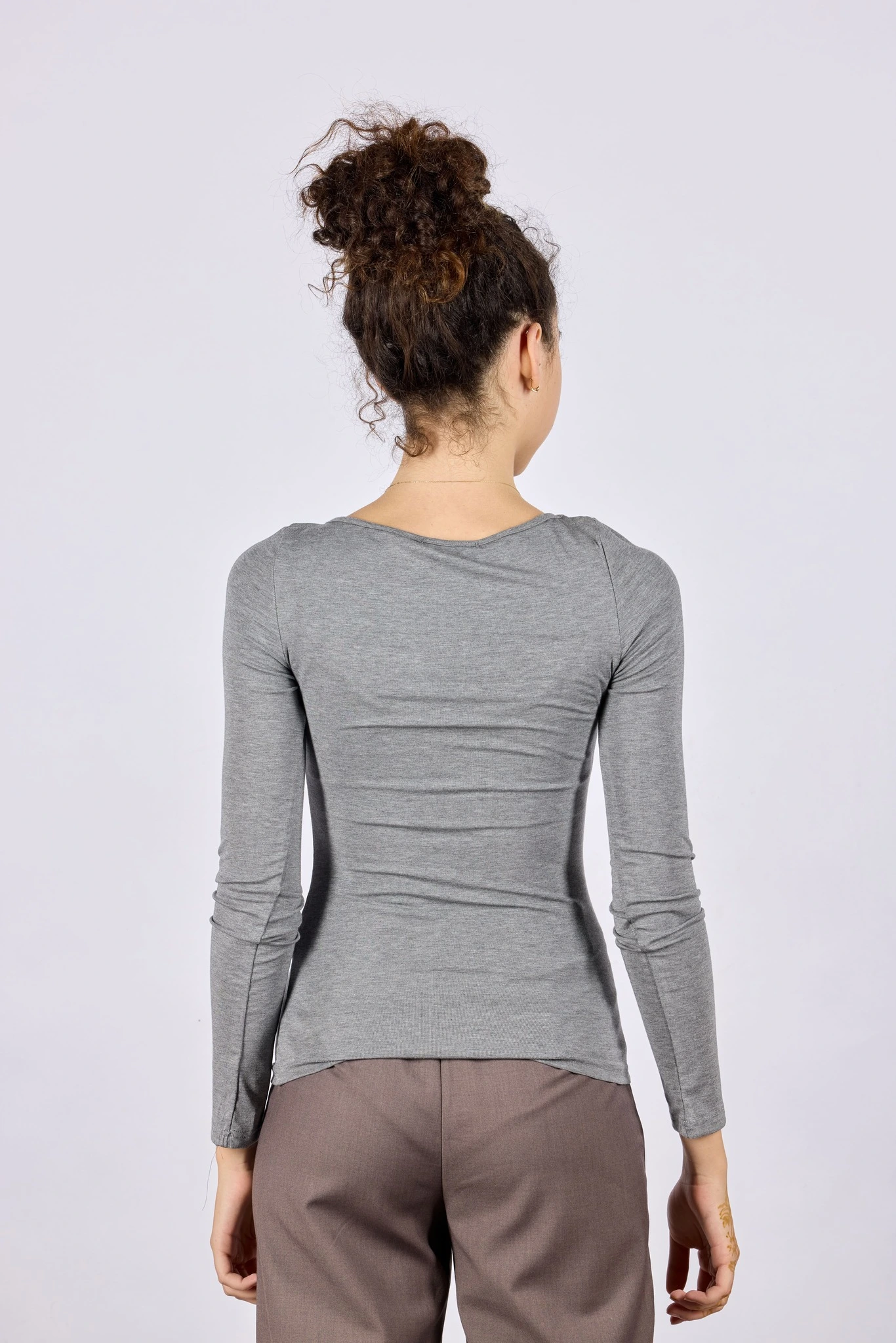 Лонгслив серый для женщин 44260-61 59
