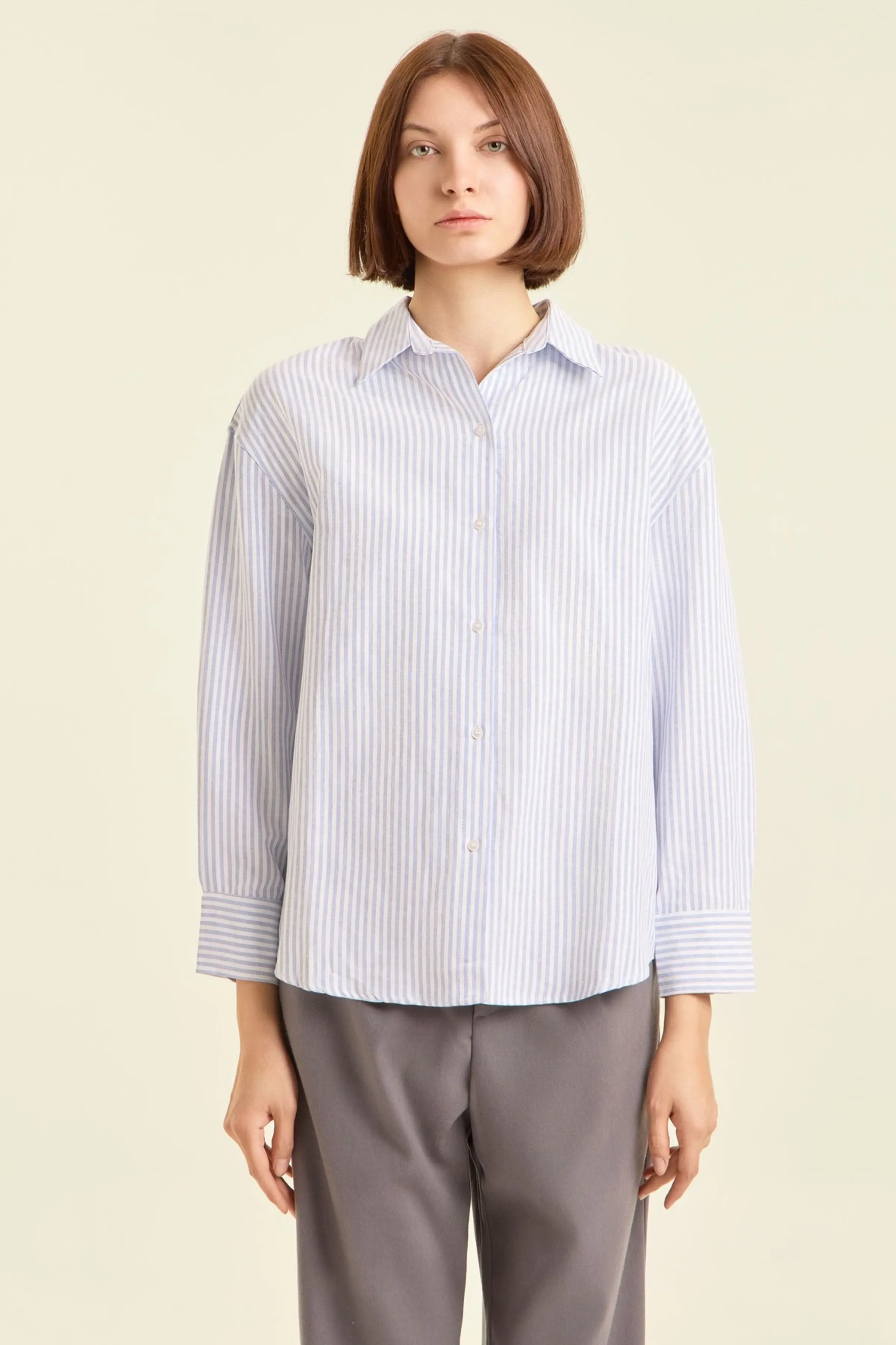Рубашка бело-голубая полоска для женщин 47246-47 66