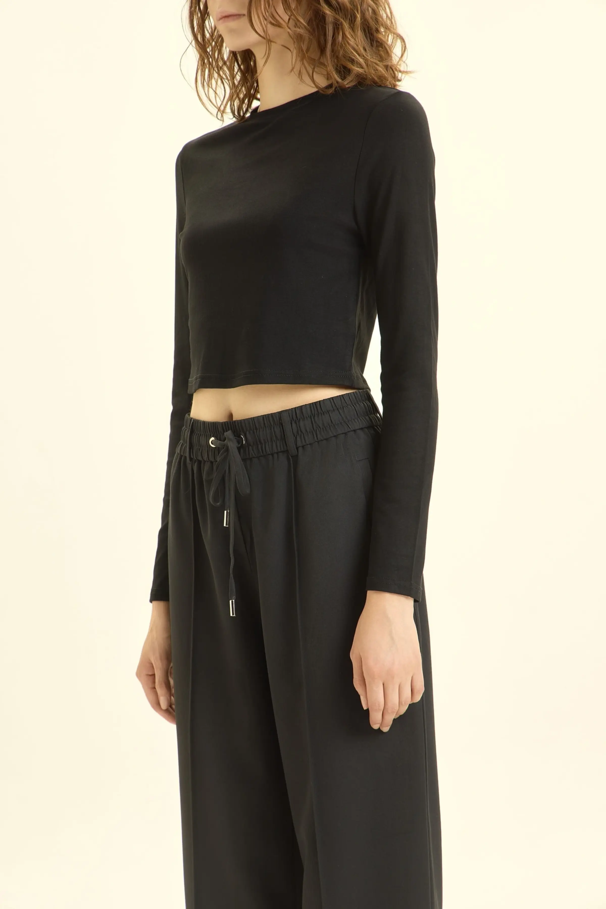 Лонгслив черный для женщин 46158-1 59