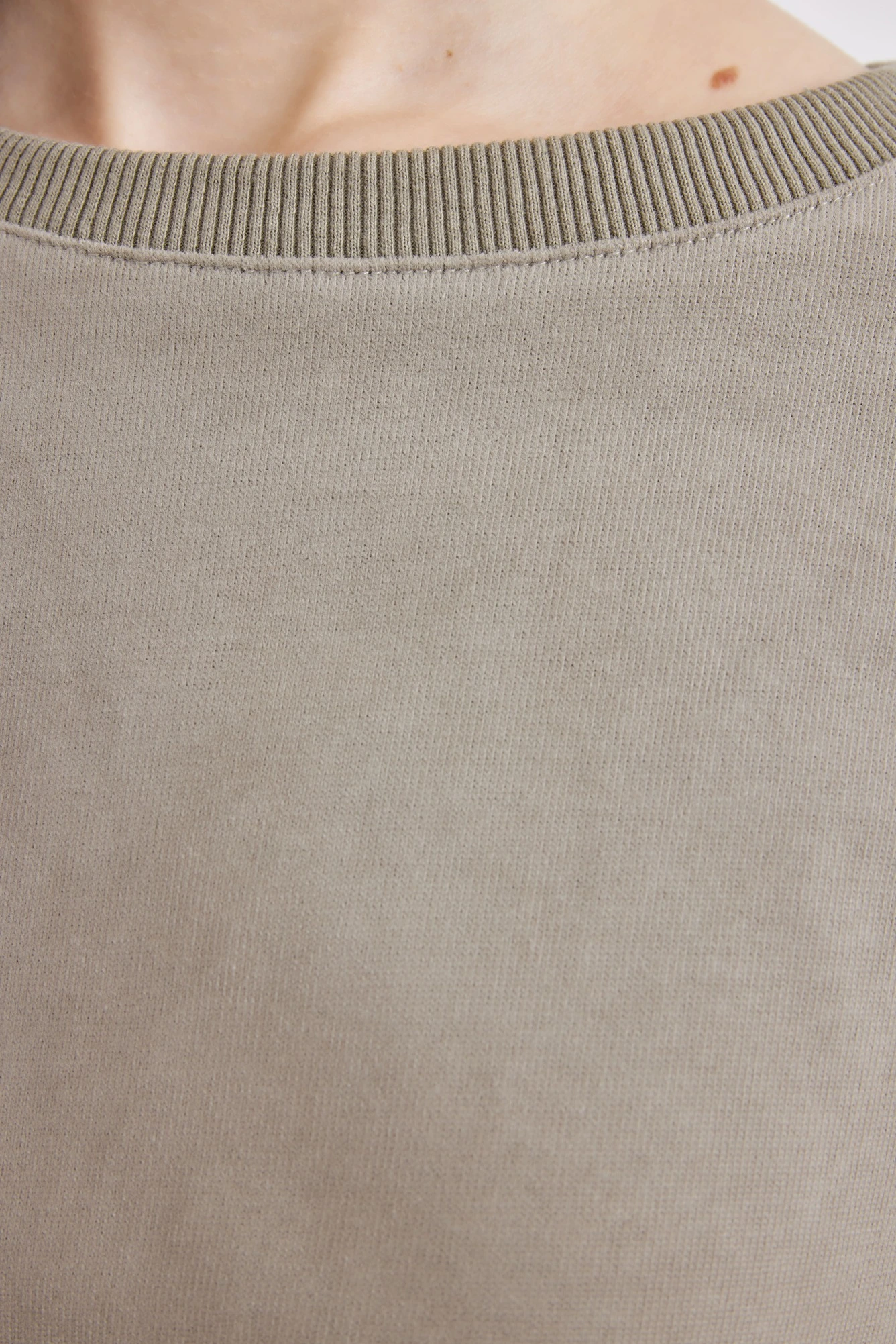 Лонгслив хаки для женщин 42124-14 59