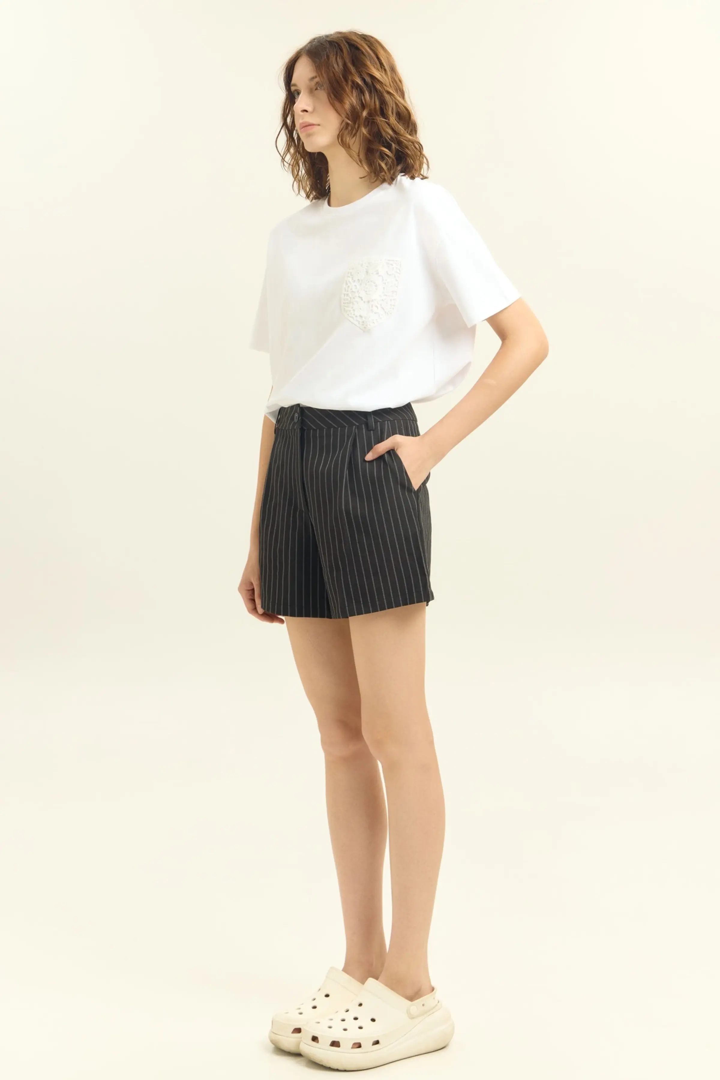 Шорты бело-черная полоска для женщин 45293-46 57