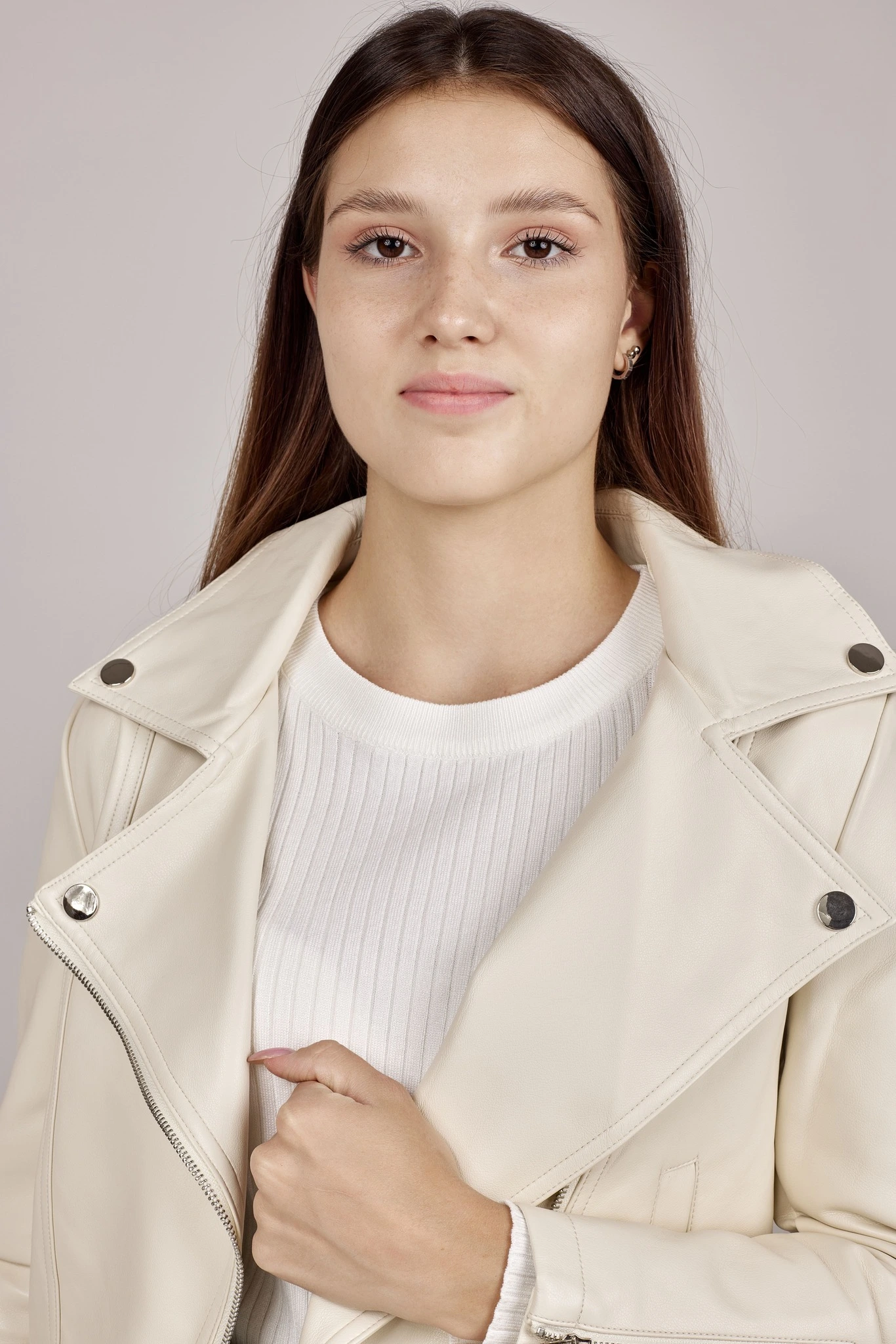 Кожанка молочный для женщин 352/410/32209-29 63