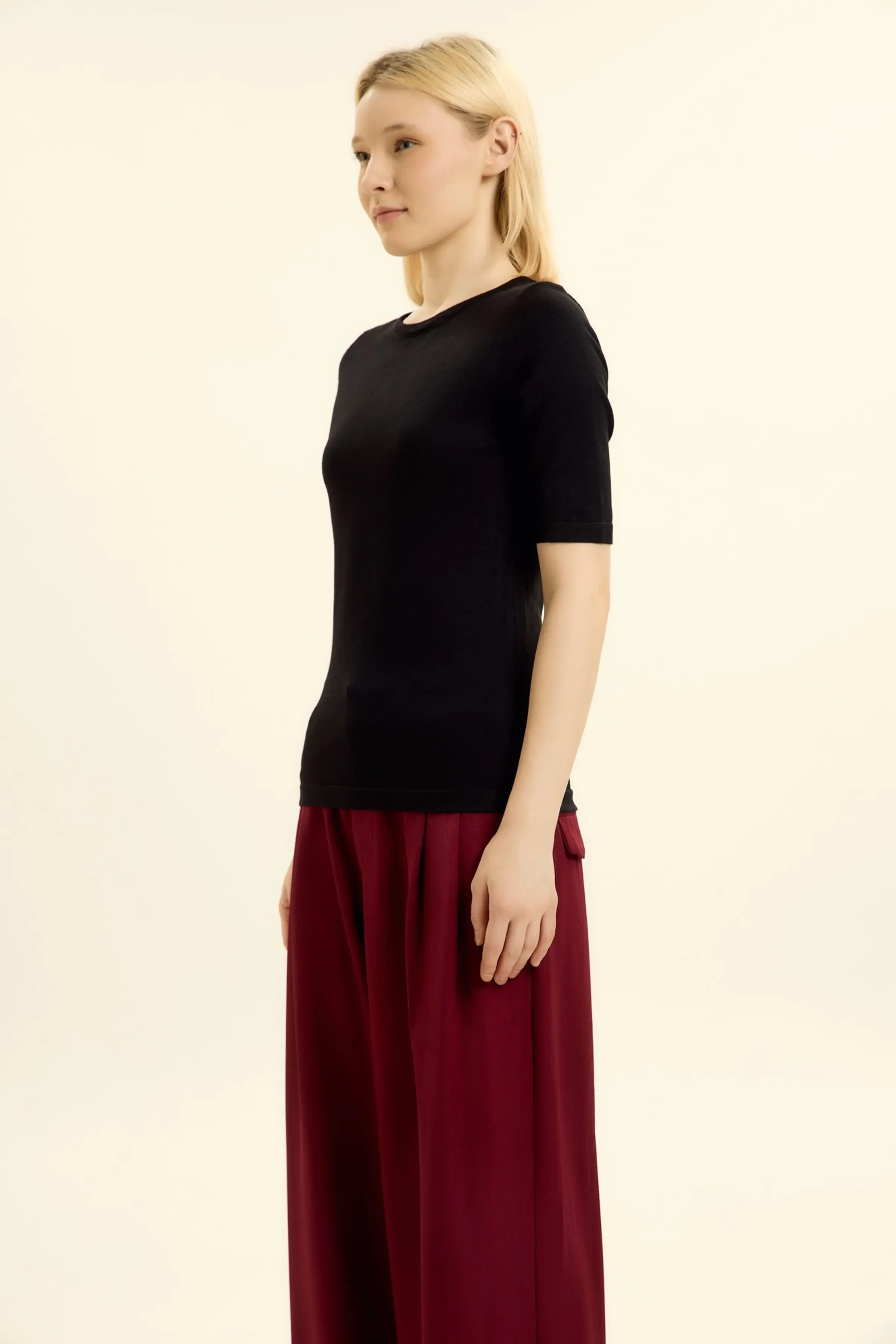 Джемпер черный для женщин 46109-1 60