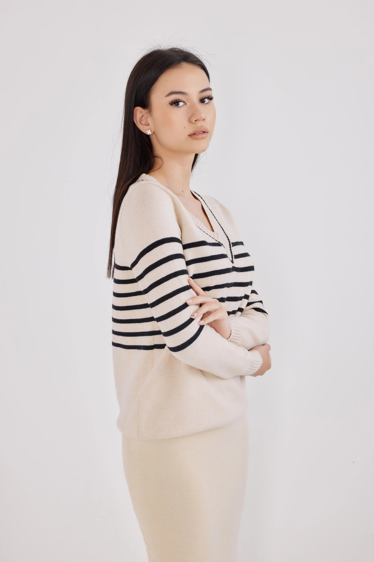 Джемпер черно-бежевая полоска для женщин 42170-96 60