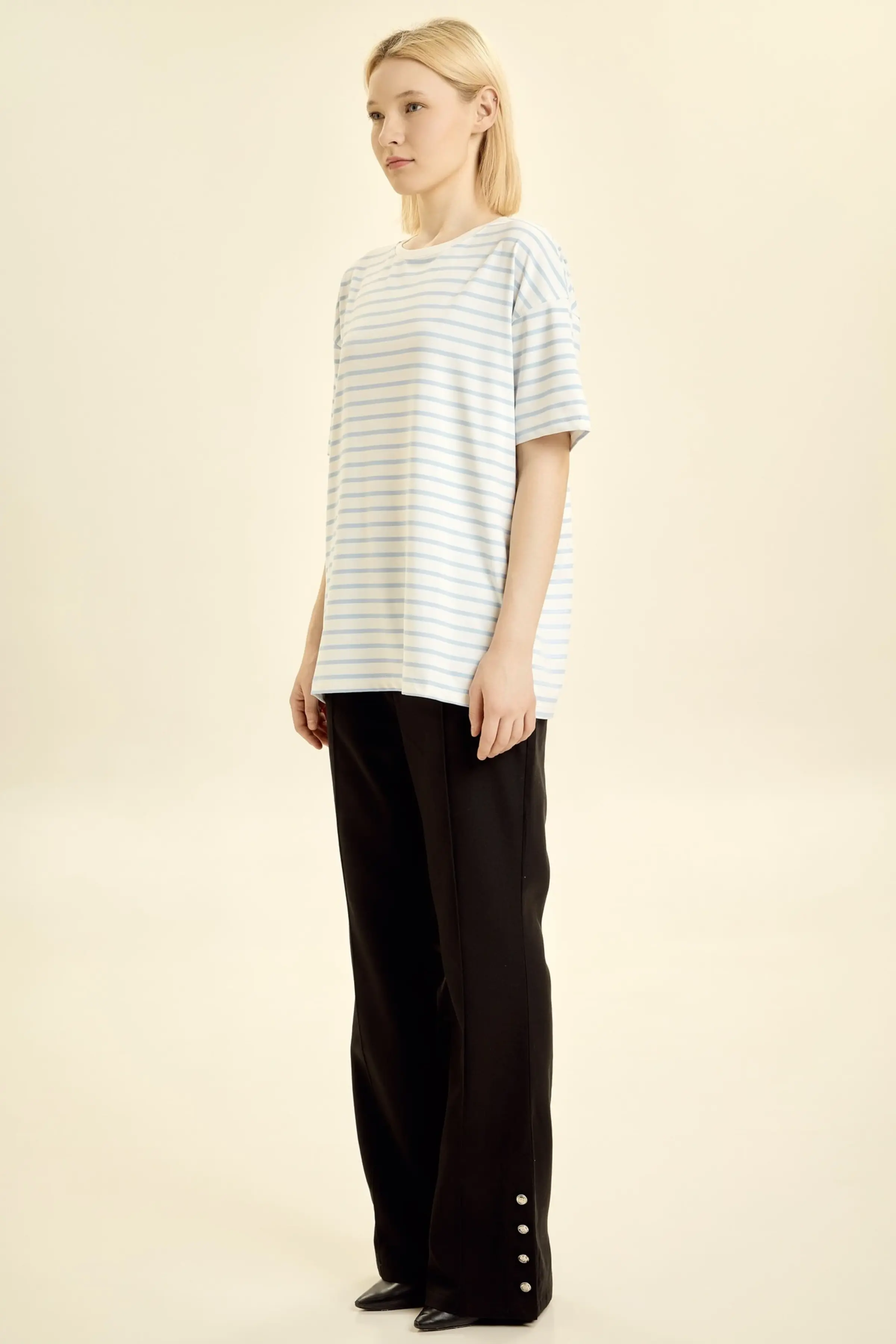 Футболка бело-голубая полоска для женщин 46256-47 67