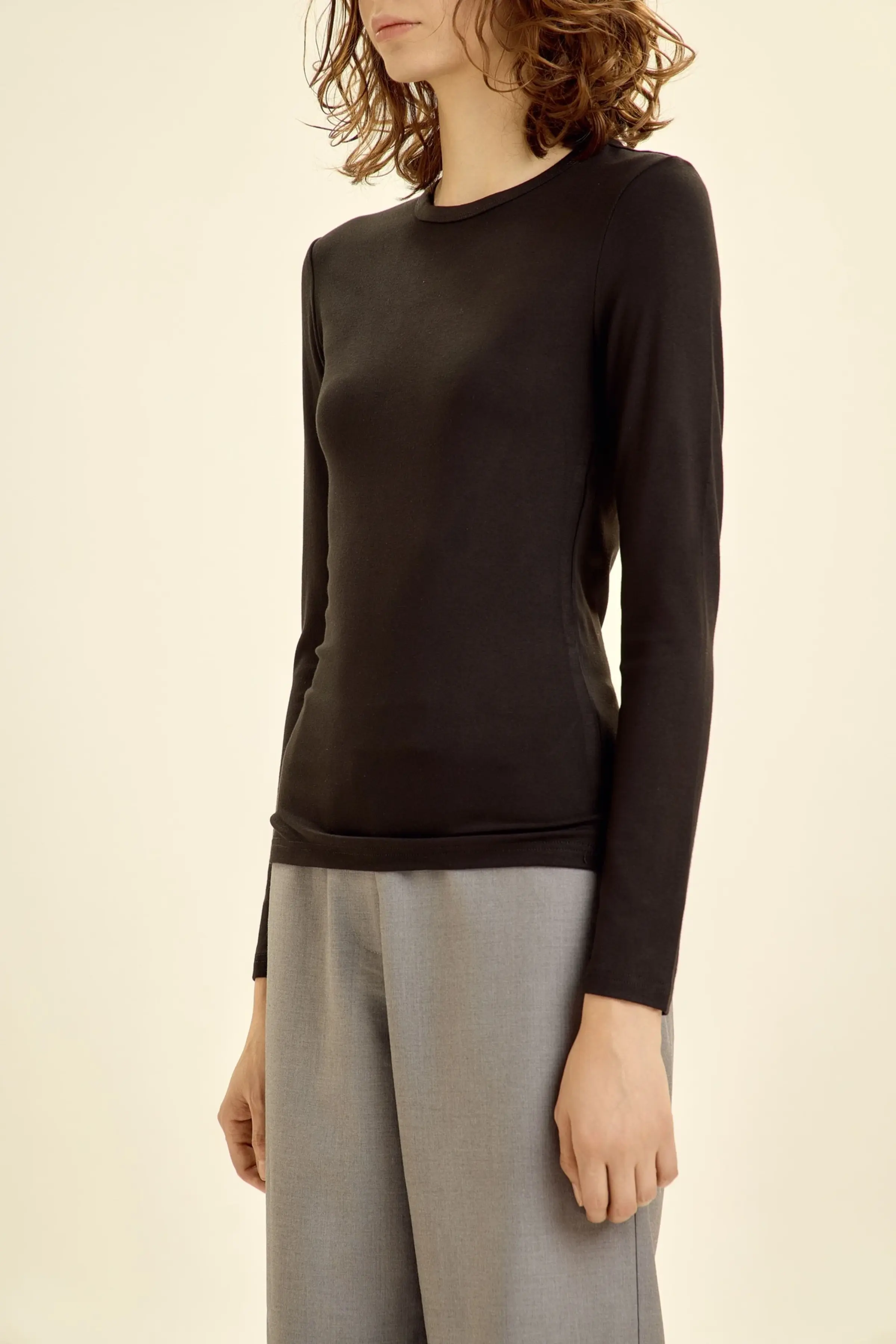 Лонгслив черный для женщин 46133-1 59