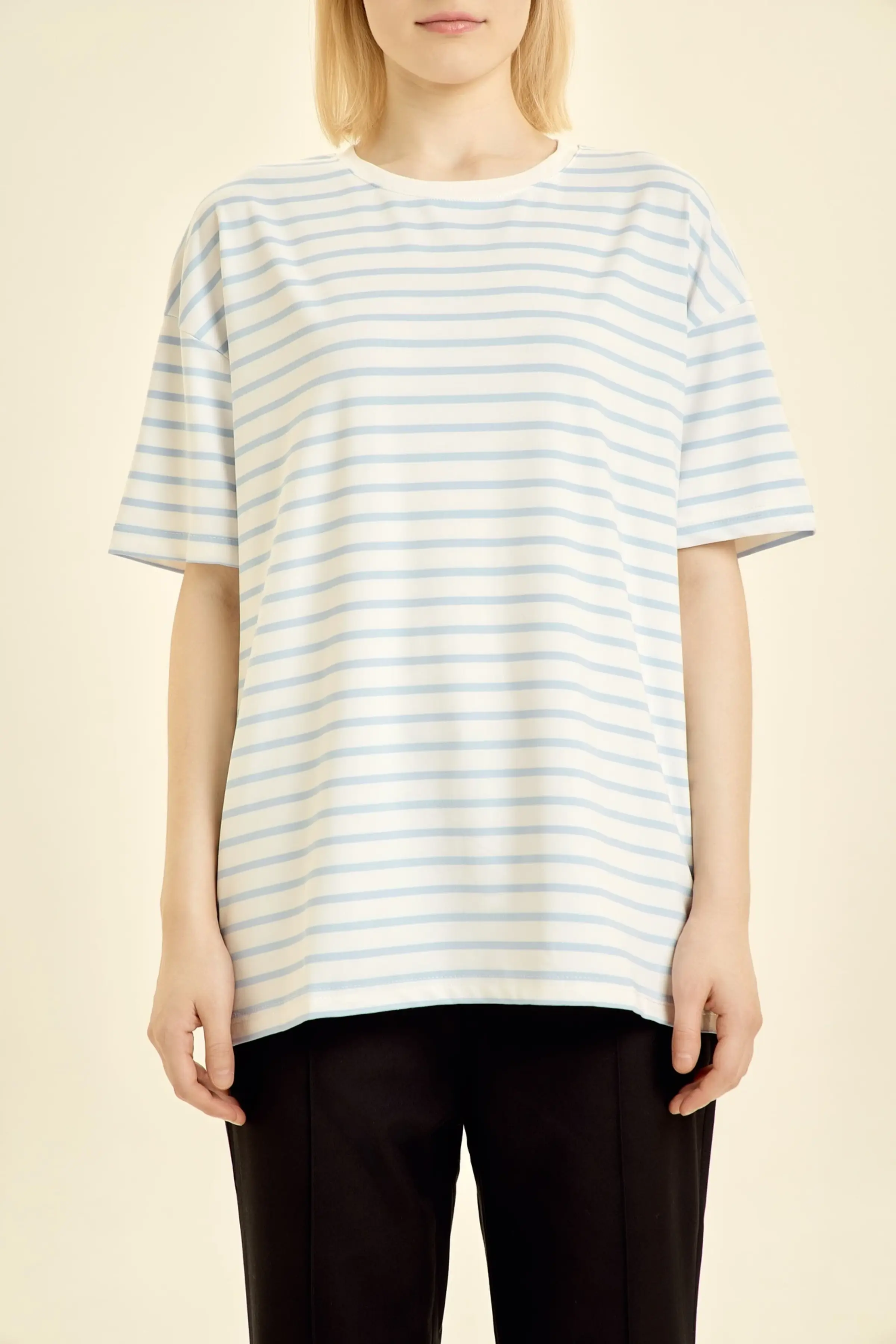 Футболка бело-голубая полоска для женщин 46256-47 67