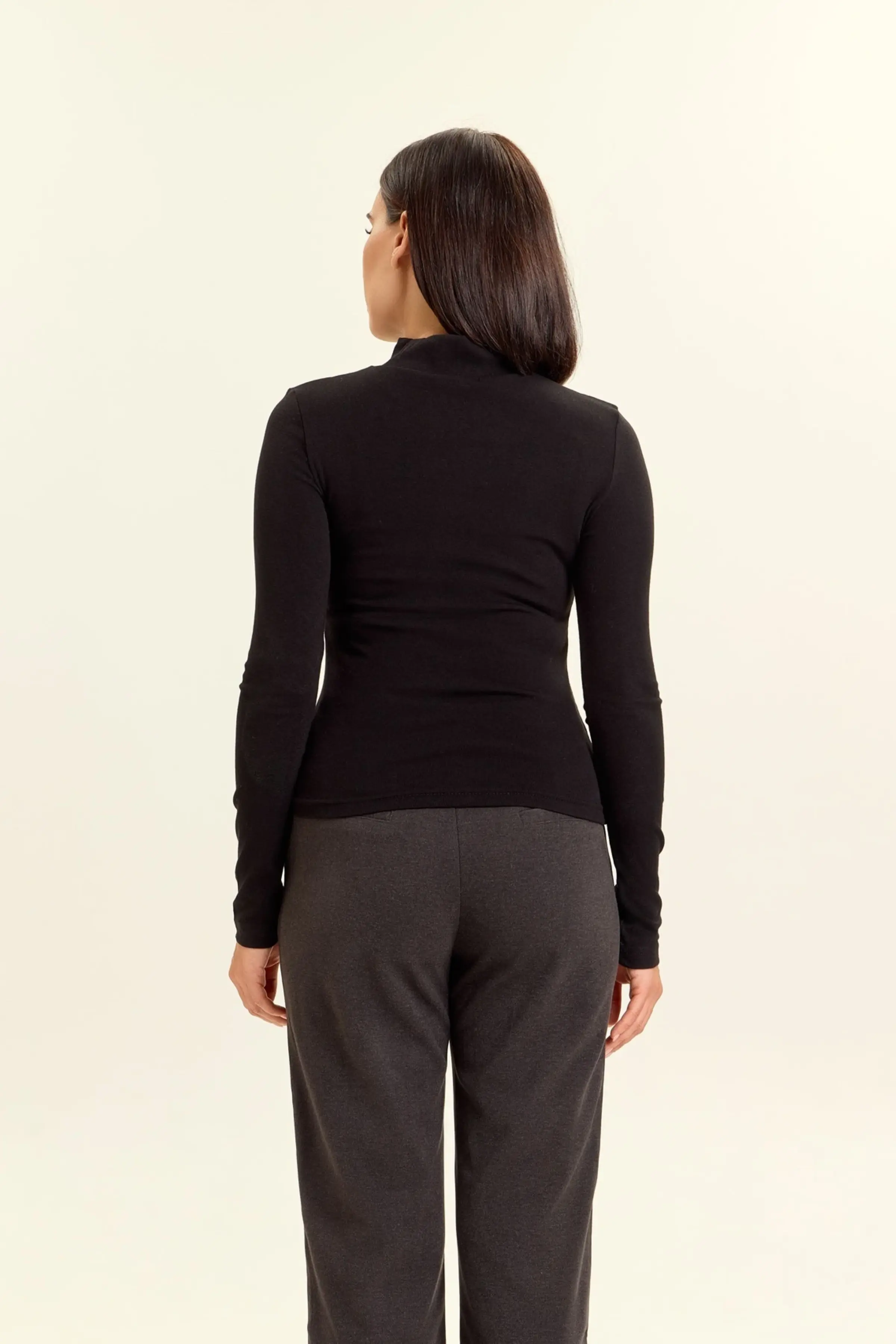 Лонгслив черный для женщин 47224-1 59