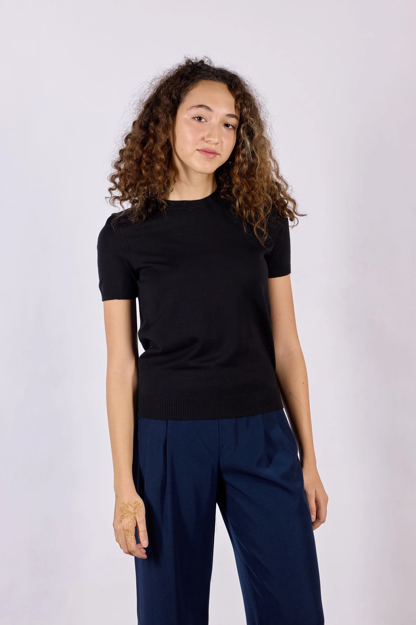 Джемпер черный для женщин 44194-1 60