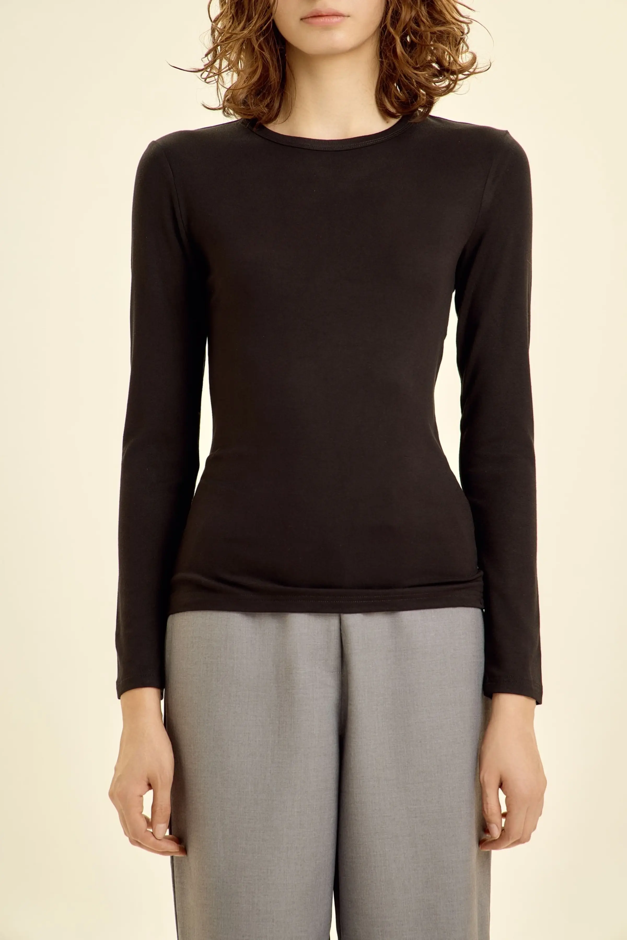 Лонгслив черный для женщин 46133-1 59