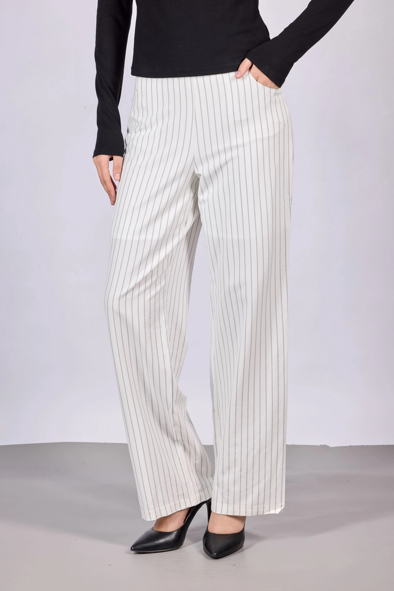 Брюки бело-черная полоска для женщин 44110-46 71