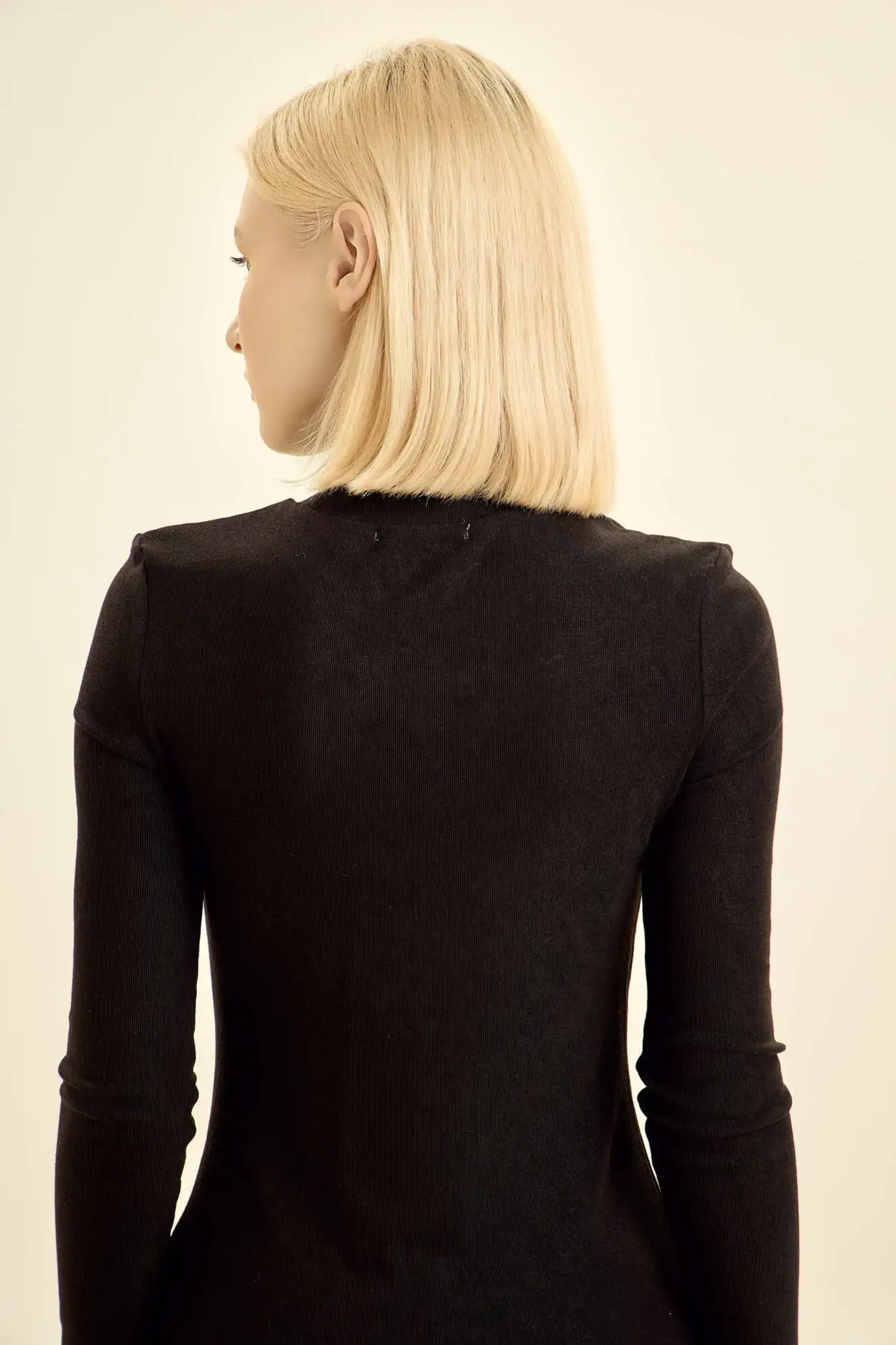 Лонгслив черный для женщин 46122-1 59