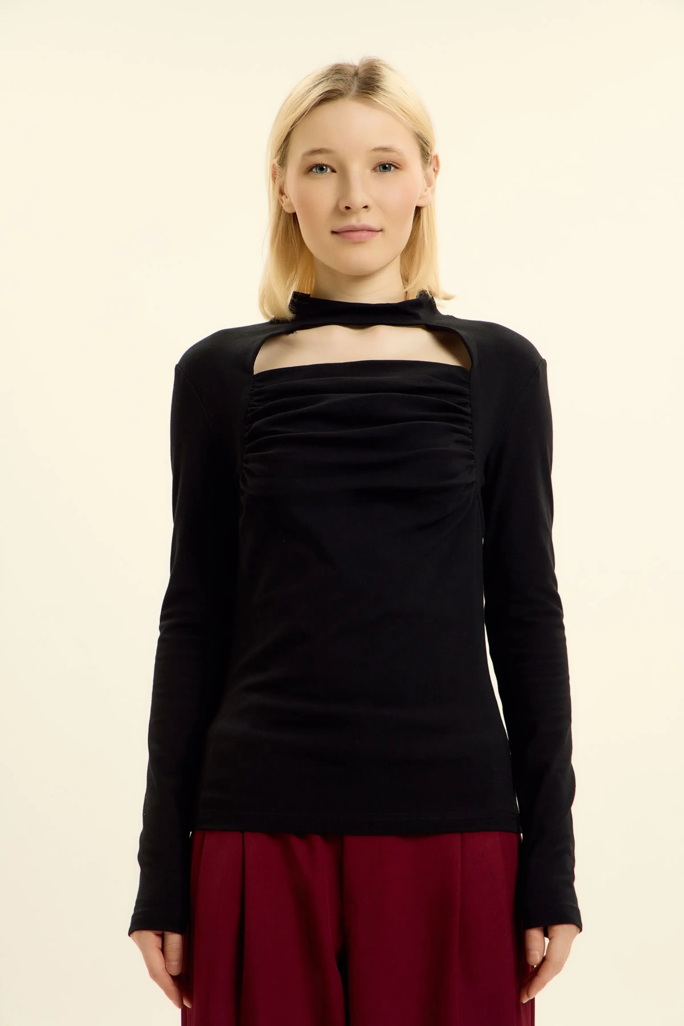 Лонгслив черный для женщин 46229-1 59