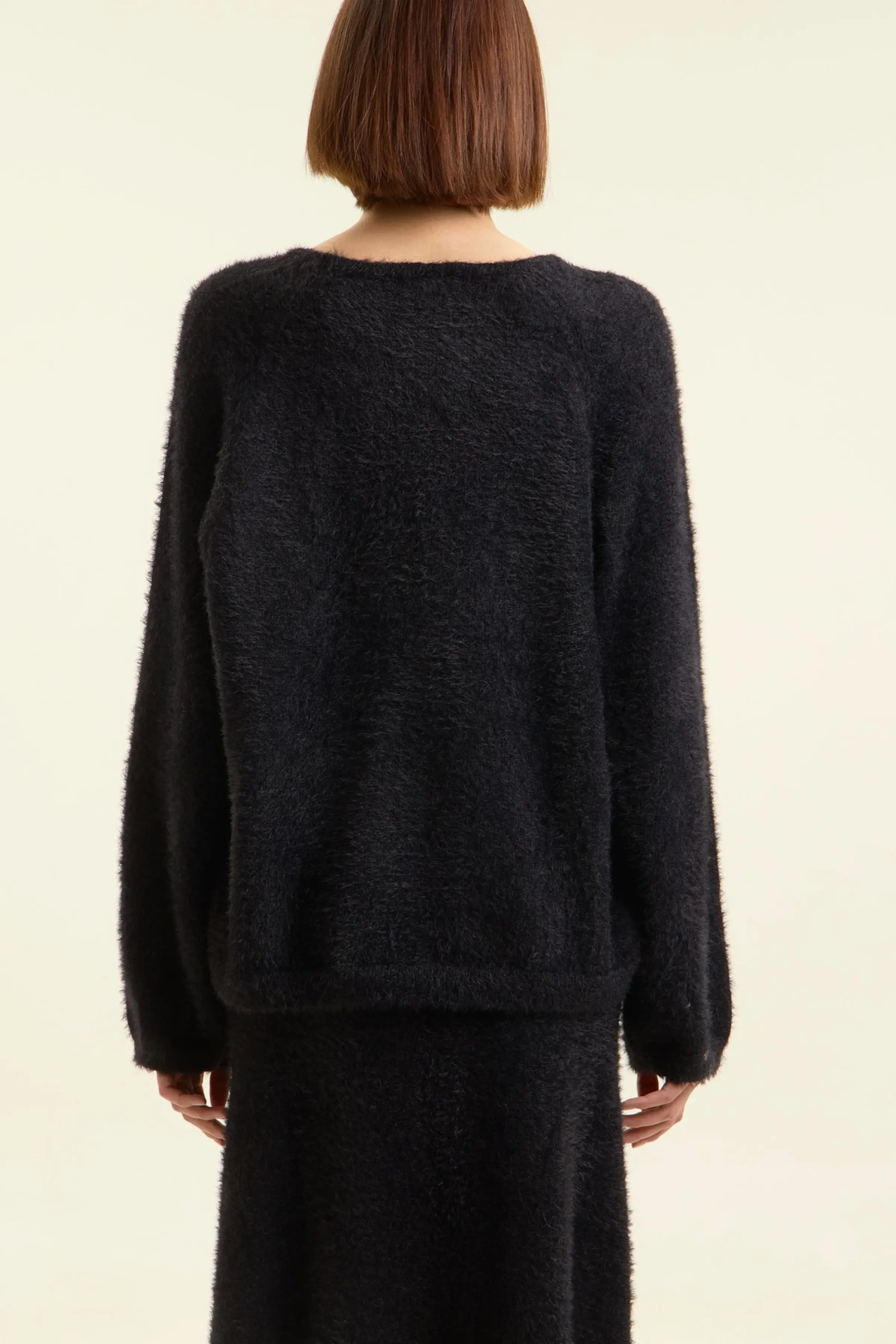 Свитер черный для женщин 47206-1 65