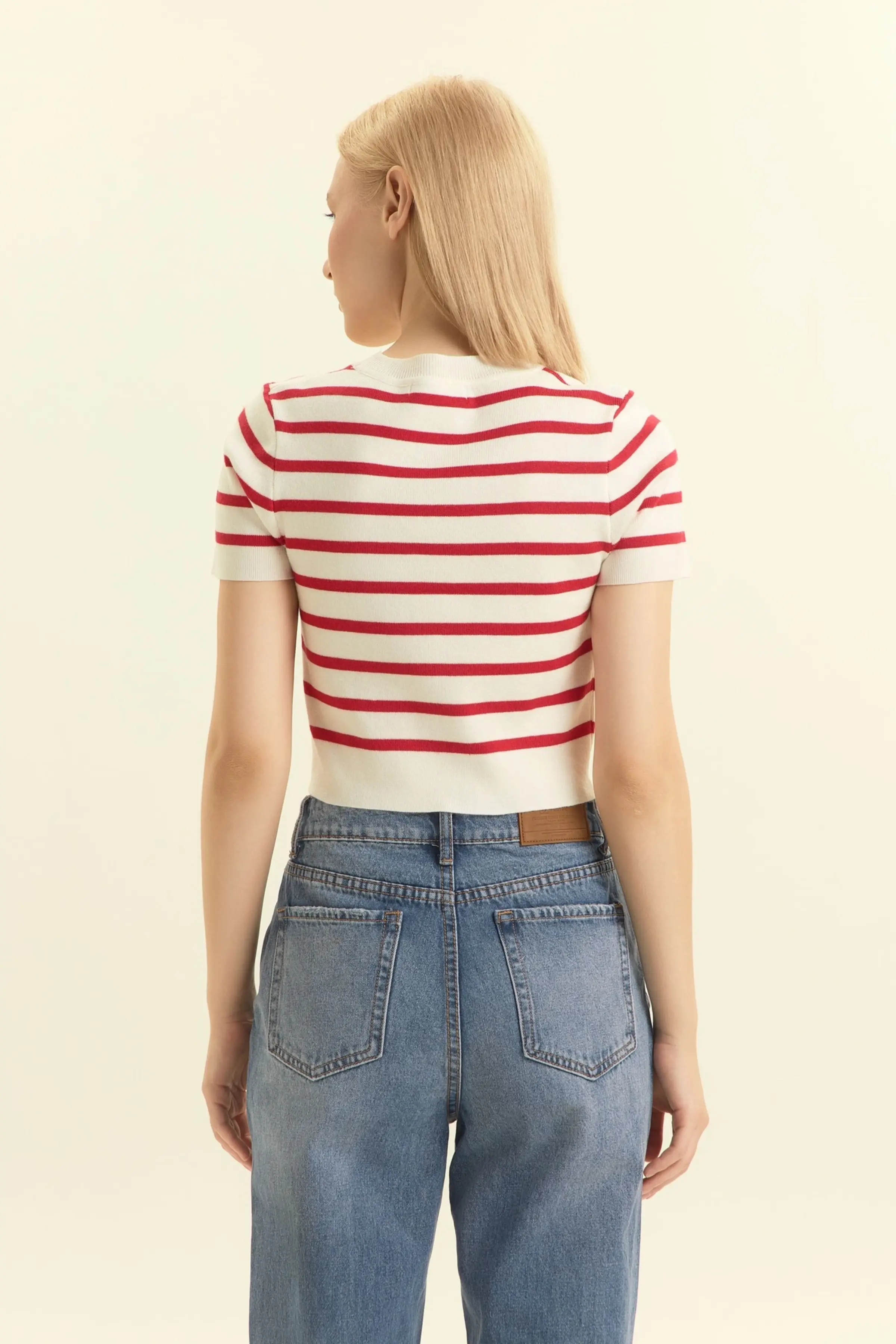 Джемпер бело-красная полоска для женщин 46342-50 60