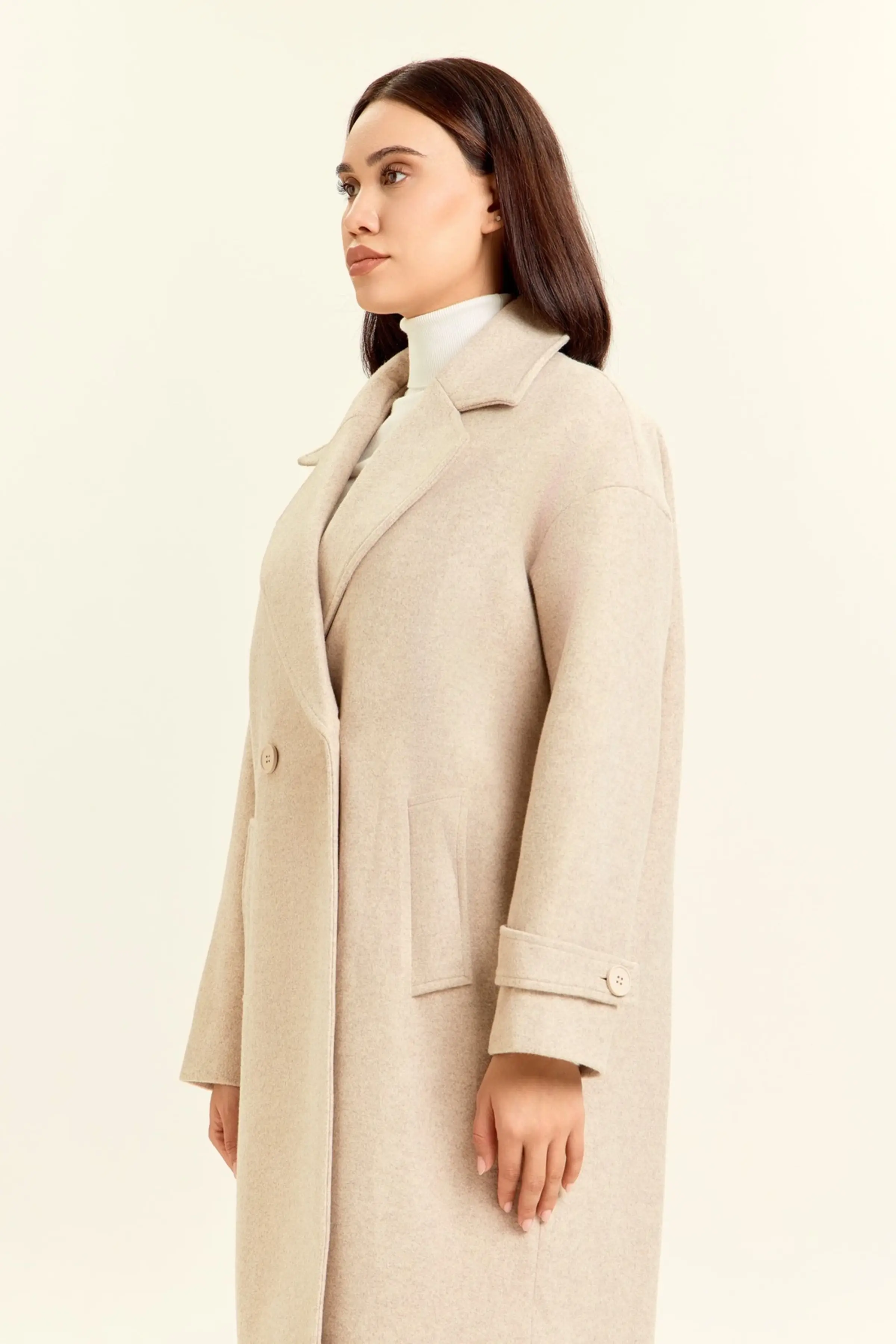 Пальто бежевый для женщин 47112-15 53