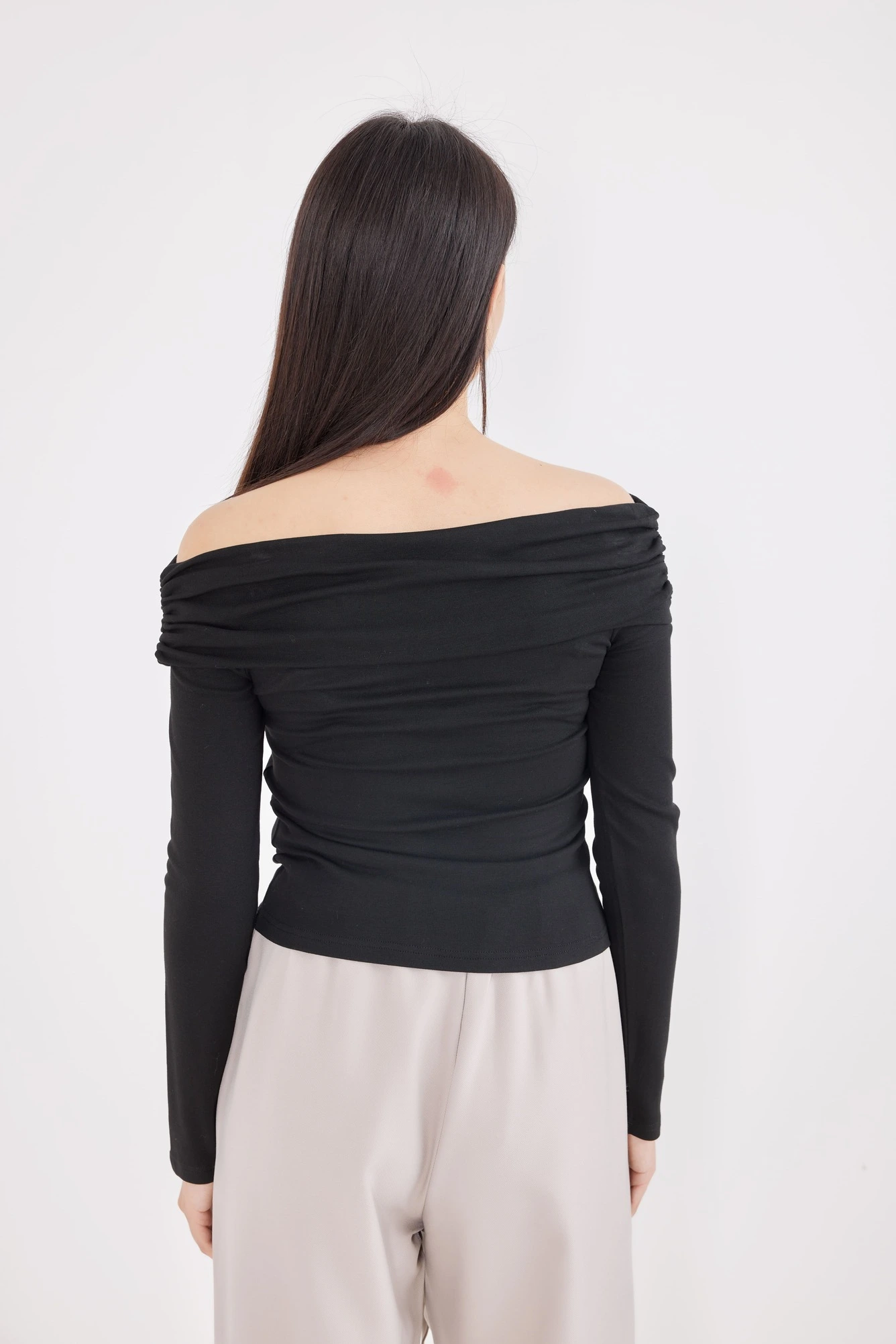 Лонгслив черный для женщин 42223-1 59