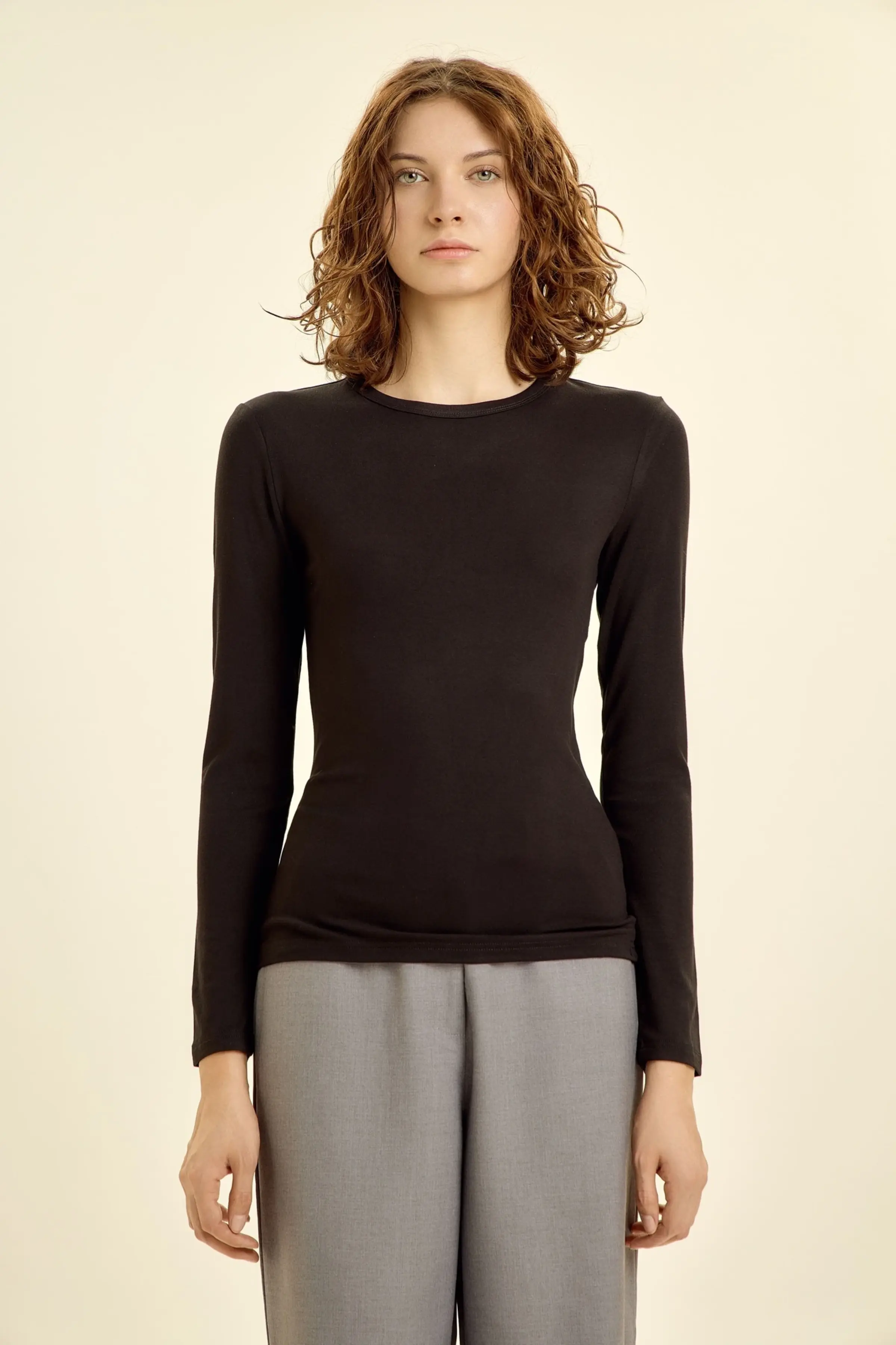 Лонгслив черный для женщин 46133-1 59