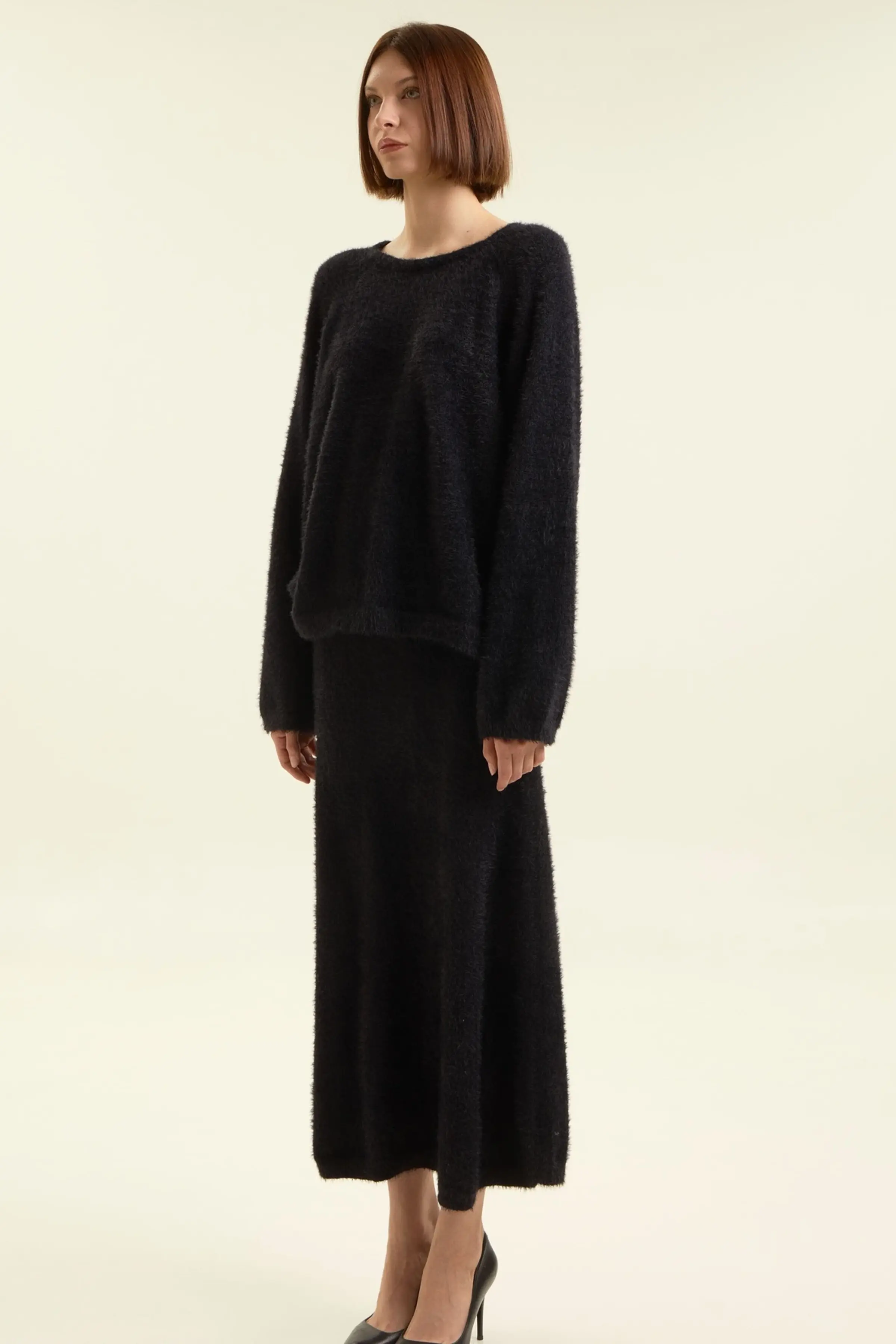 Свитер черный для женщин 47206-1 65