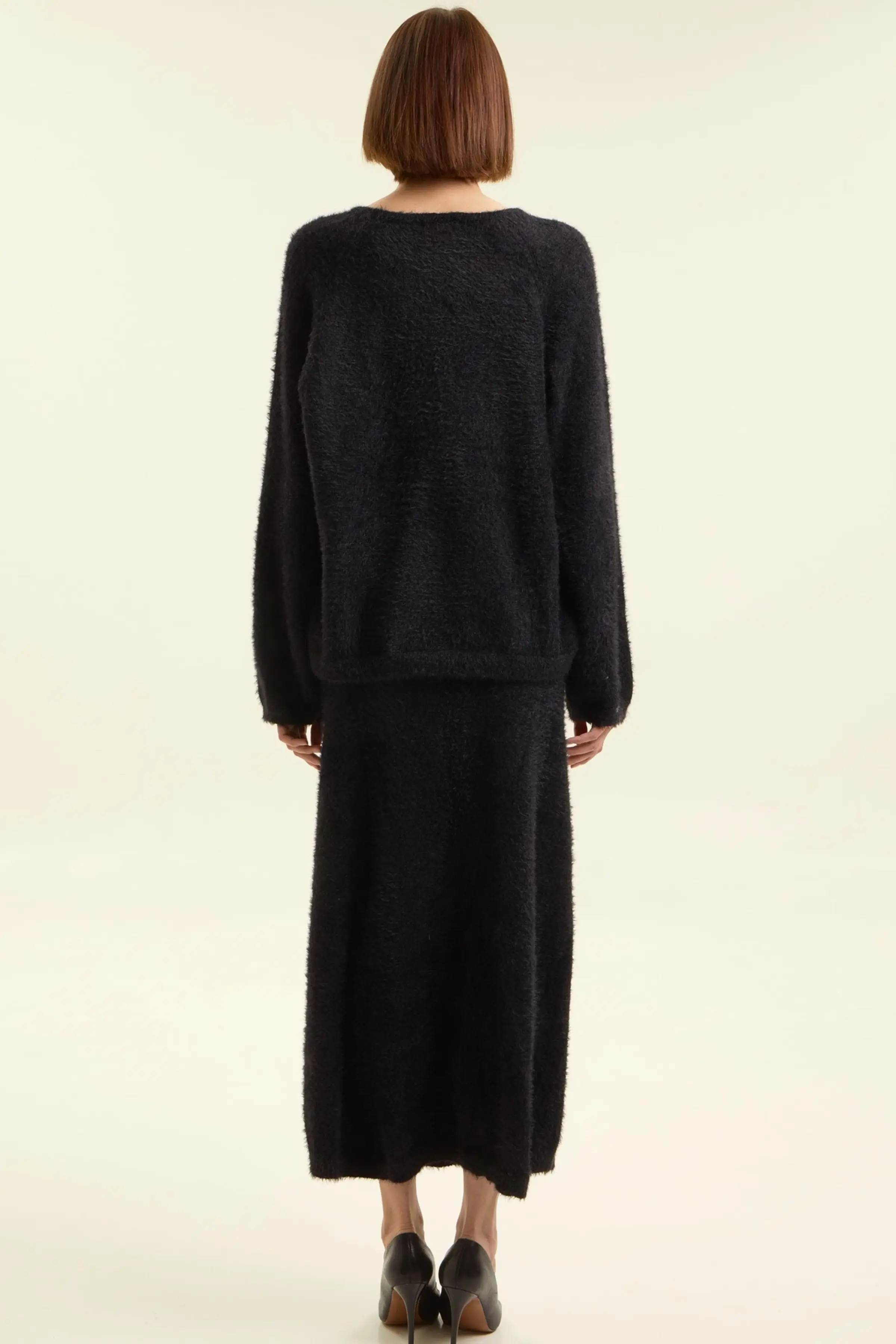 Свитер черный для женщин 47206-1 65