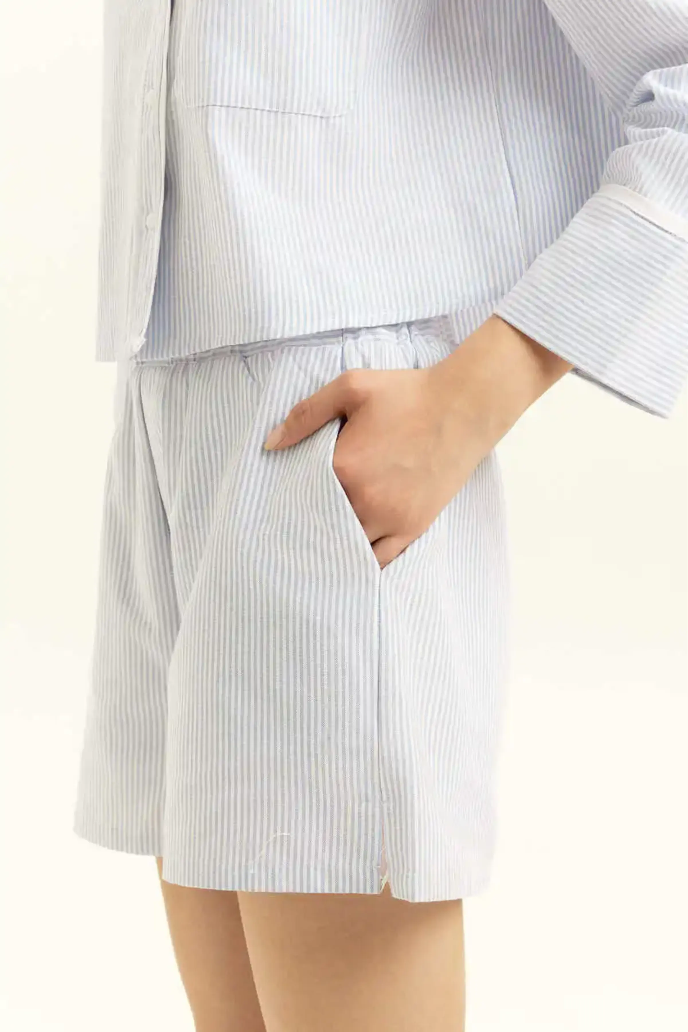 Шорты бело-голубая полоска для женщин 45197-47 57