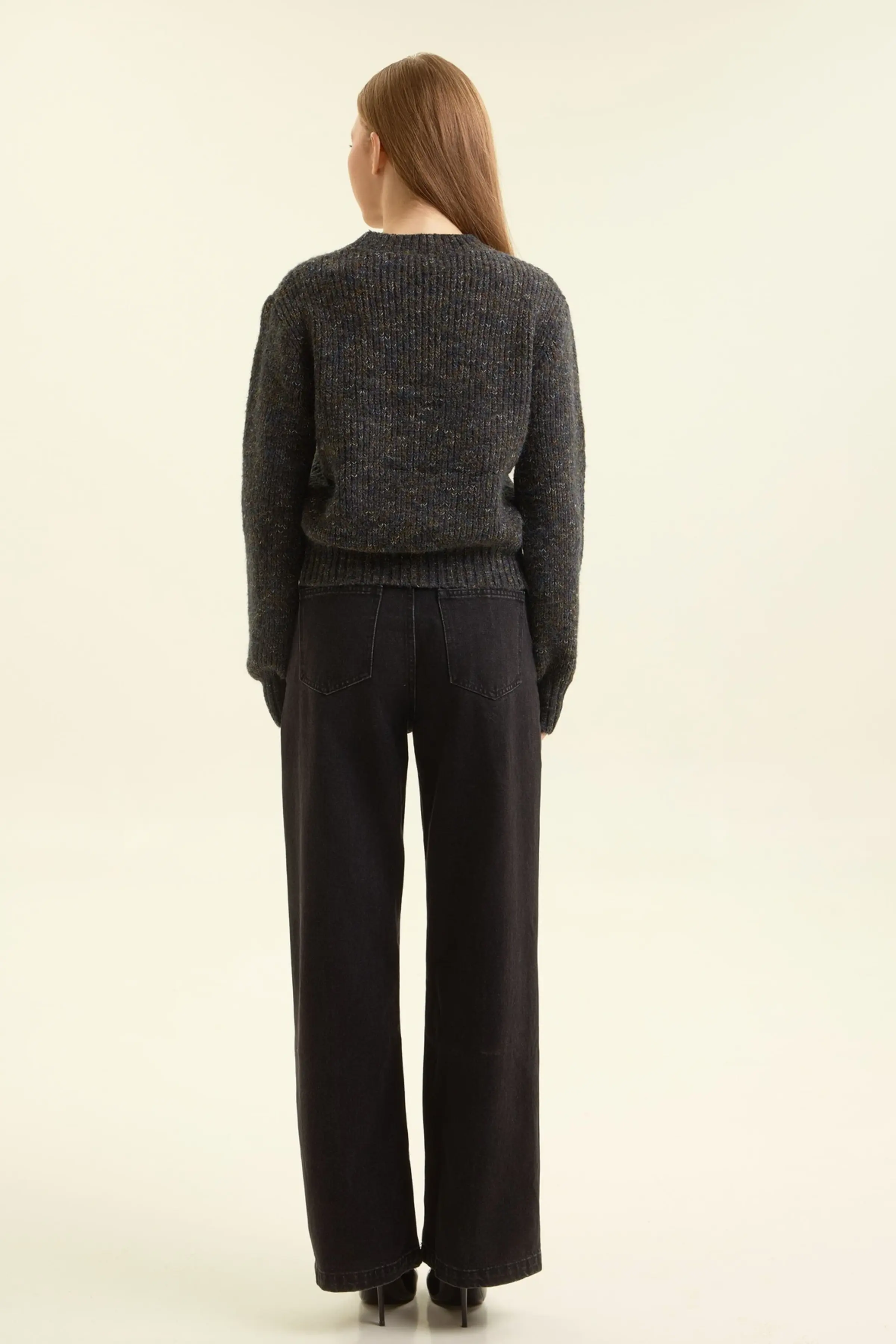 Свитер черный для женщин 47295-1 65