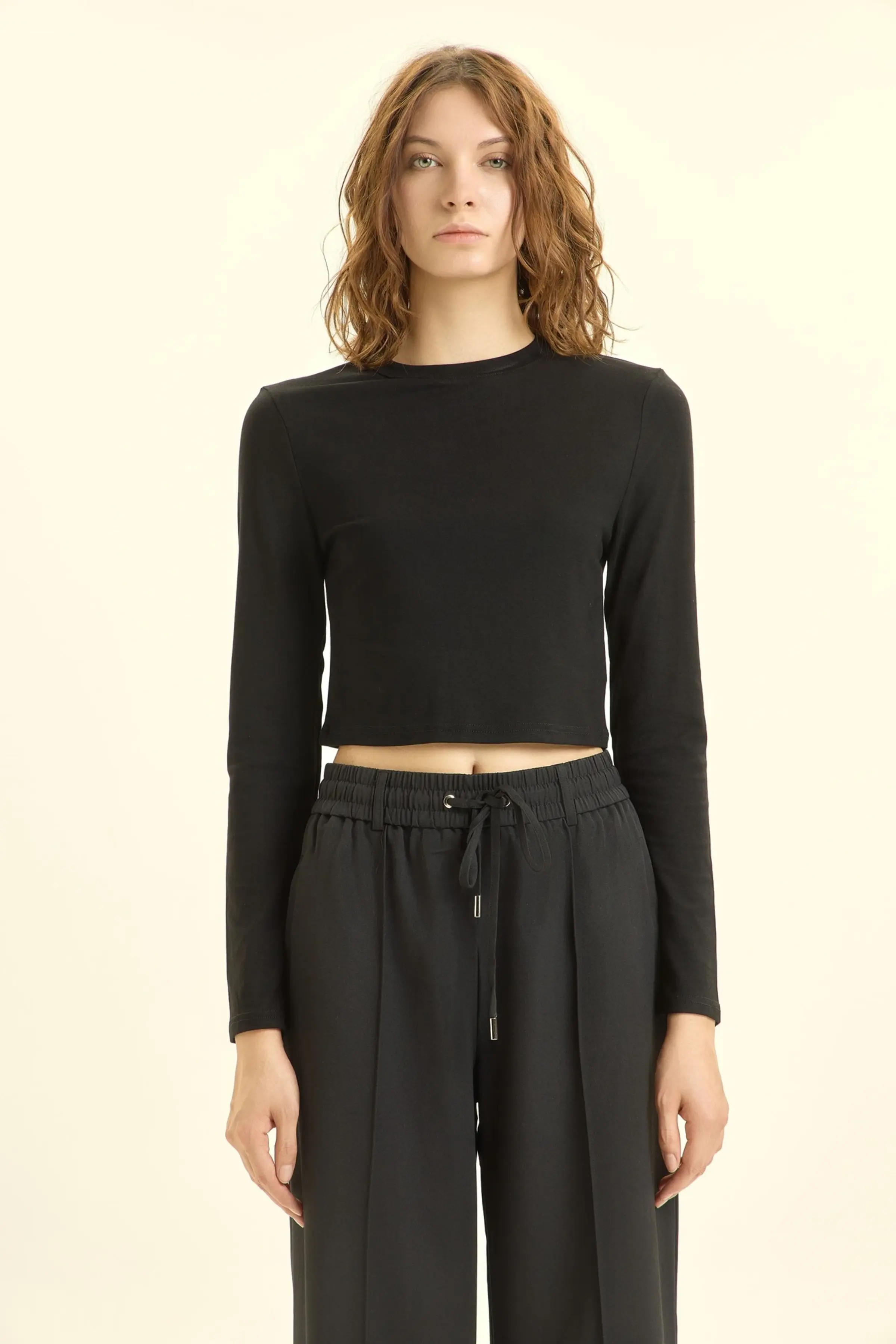 Лонгслив черный для женщин 46158-1 59