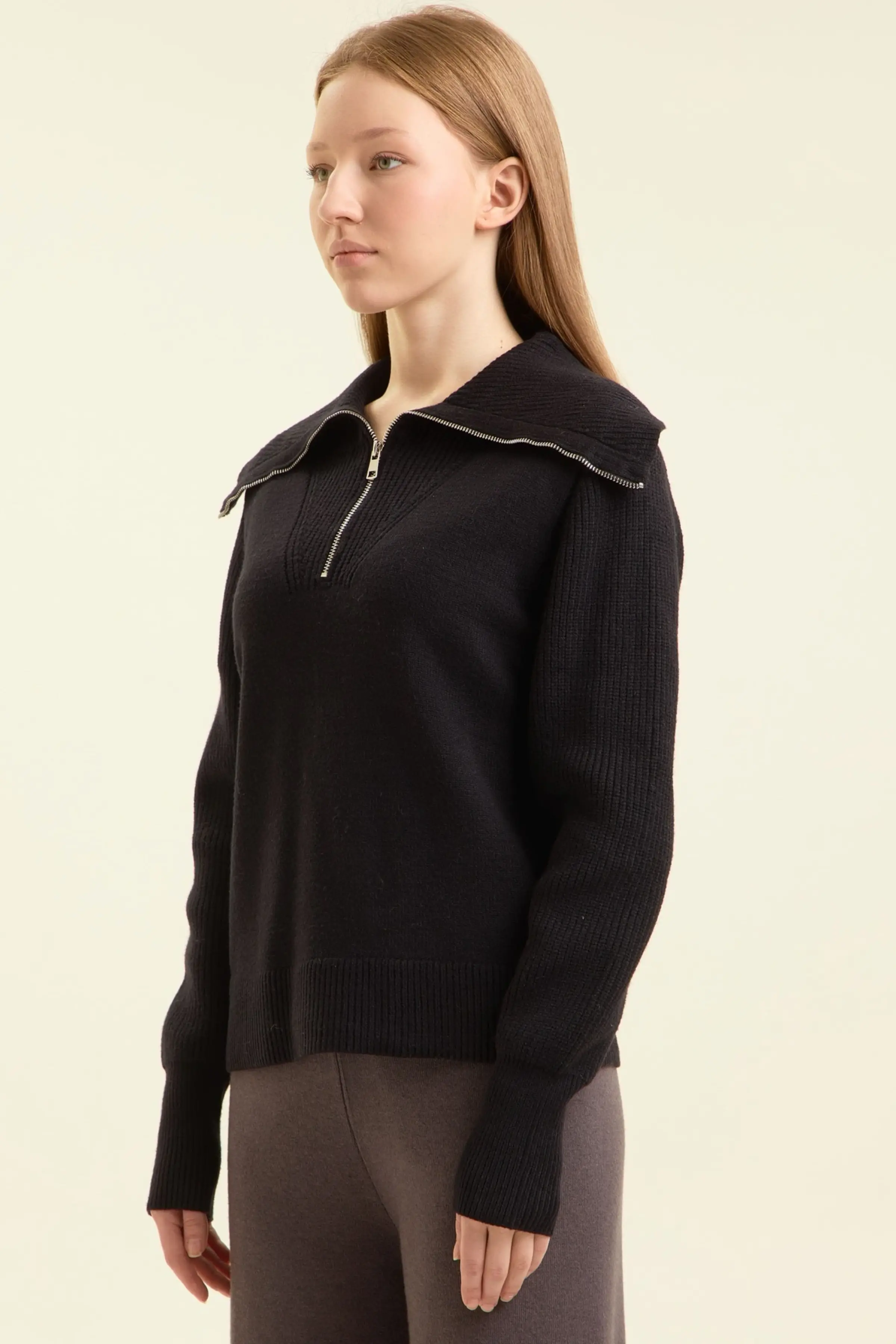 Свитер черный для женщин 47158-1 65