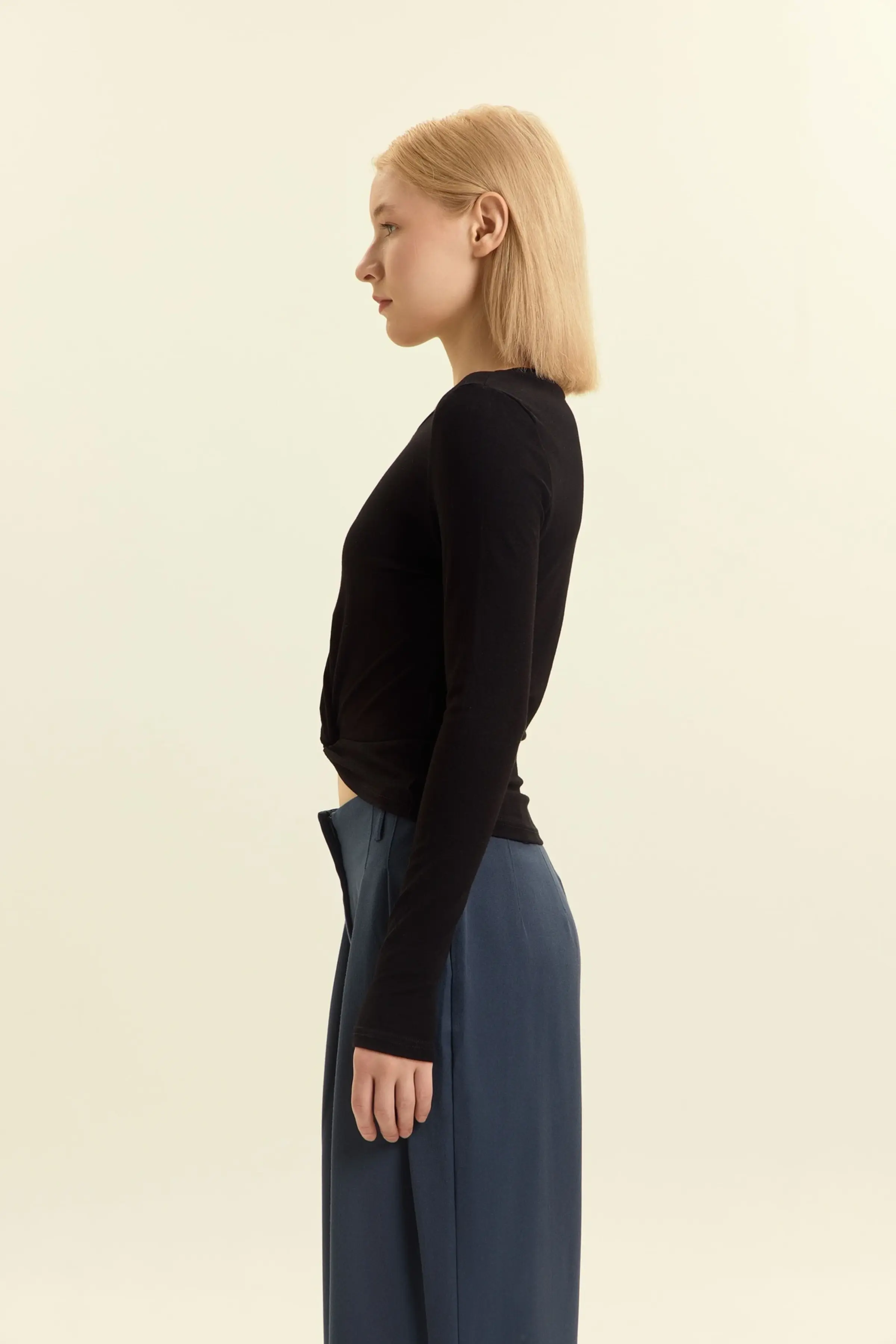 Лонгслив черный для женщин 46241-1 59