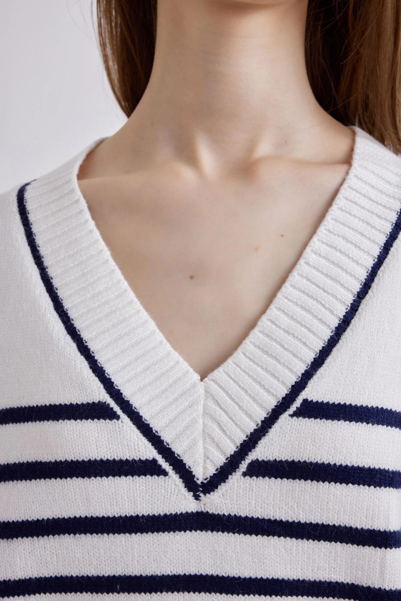 Джемпер бело-синяя полоска для женщин 42170-48 60