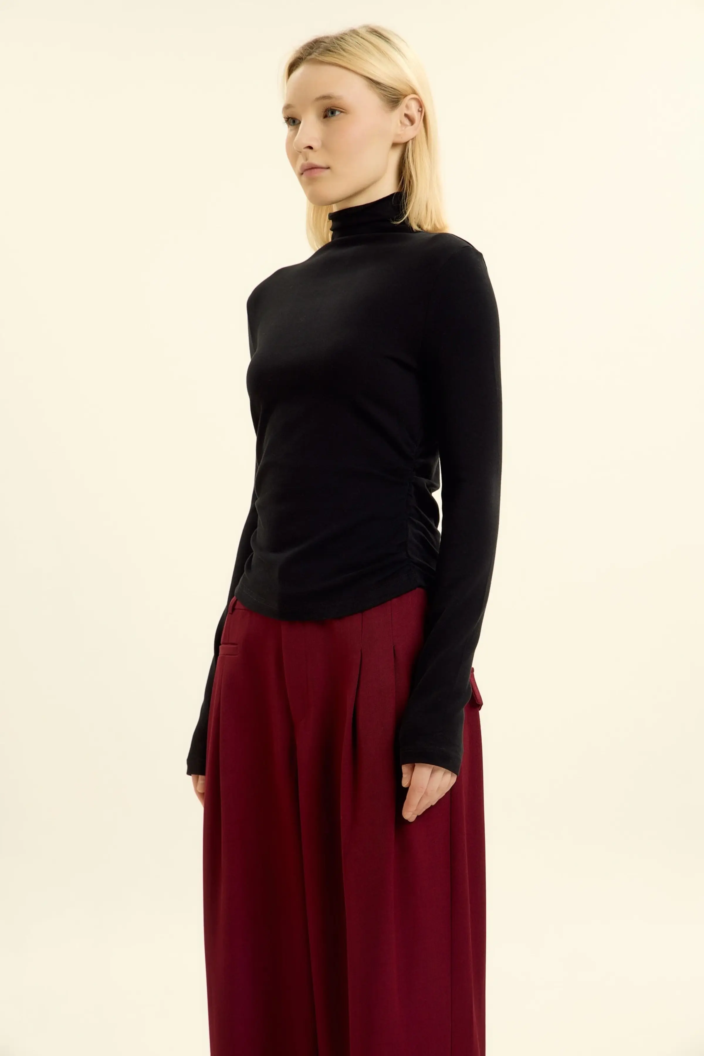 Лонгслив черный для женщин 46247-1 59