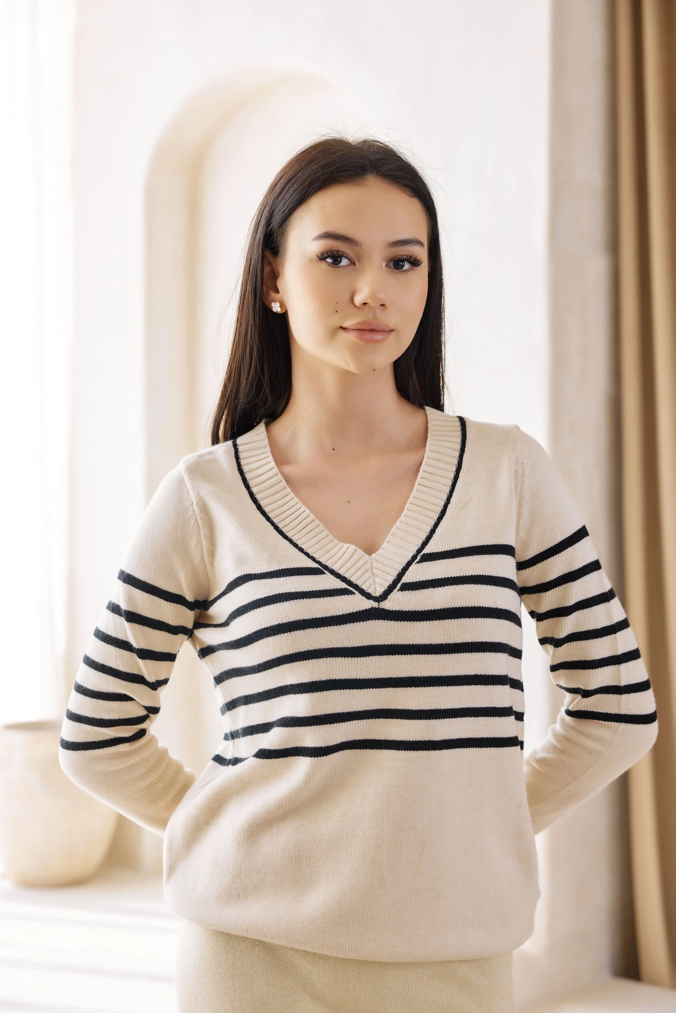 Джемпер черно-бежевая полоска для женщин 42170-96 60