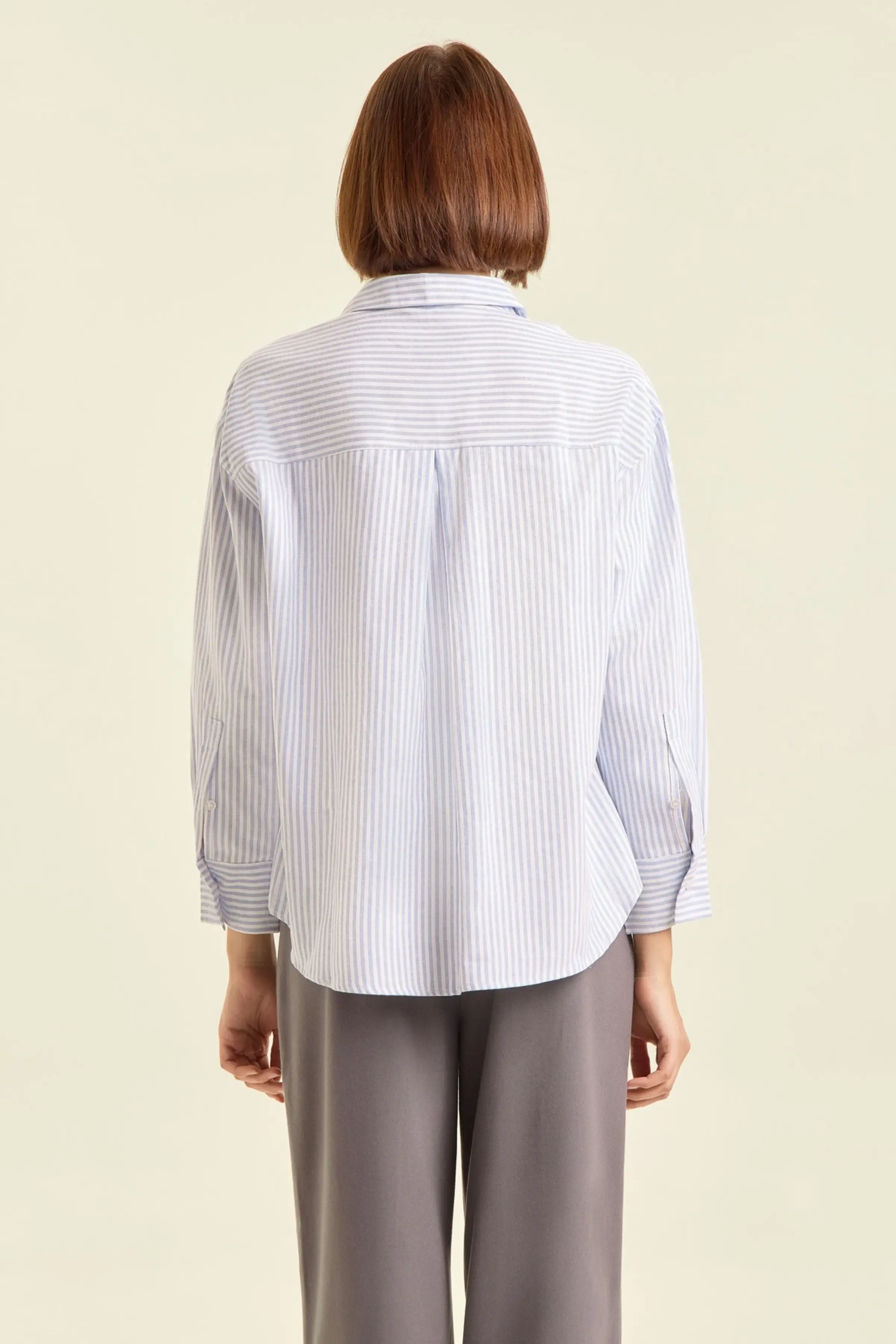 Рубашка бело-голубая полоска для женщин 47246-47 66