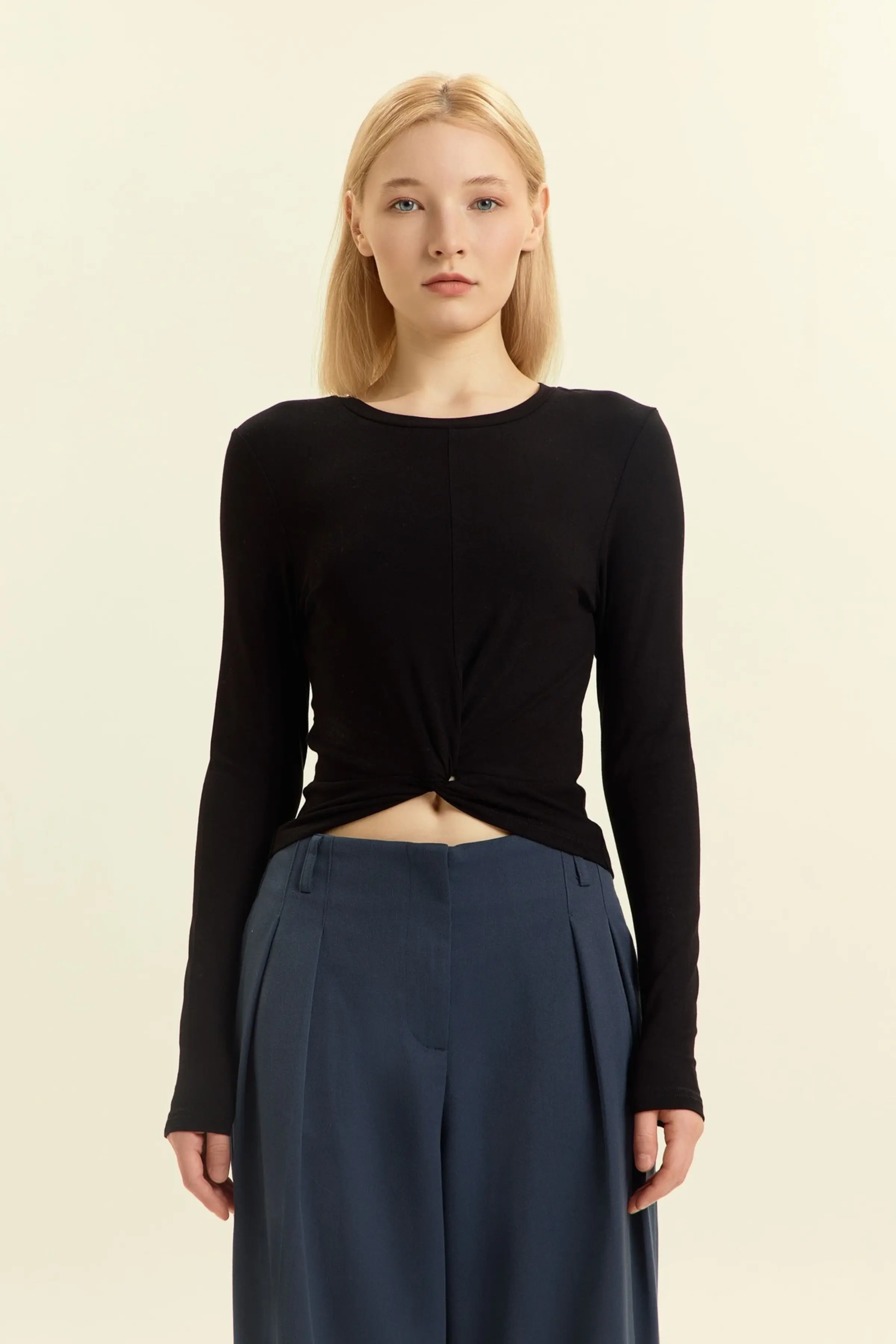 Лонгслив черный для женщин 46241-1 59