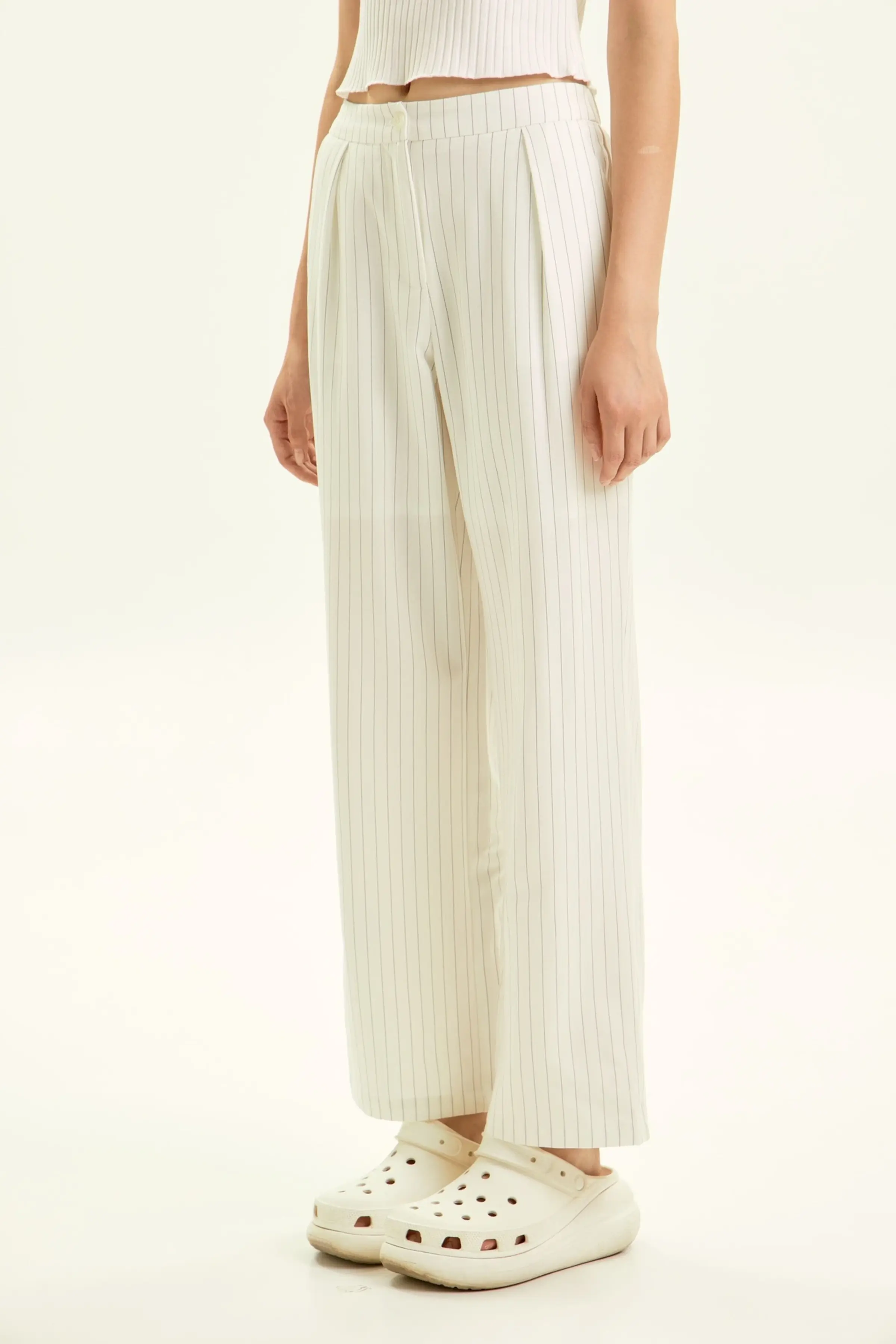 Брюки бело-черная полоска для женщин 45104-46 71