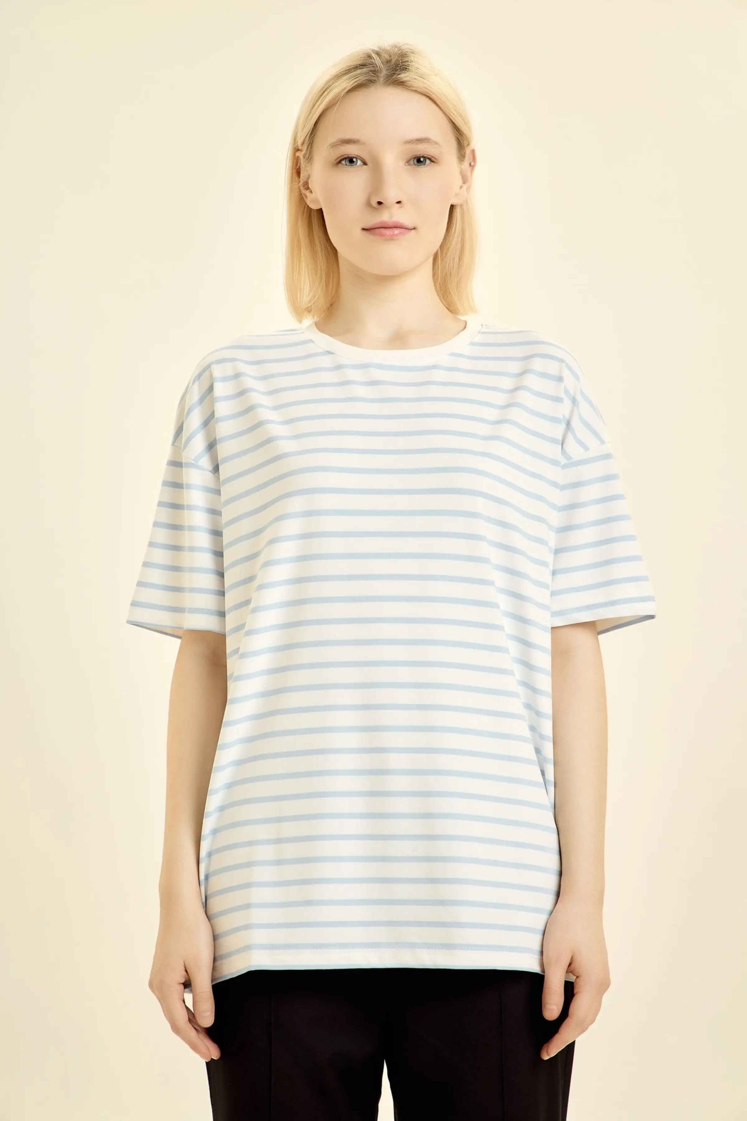 Футболка бело-голубая полоска для женщин 46256-47 67