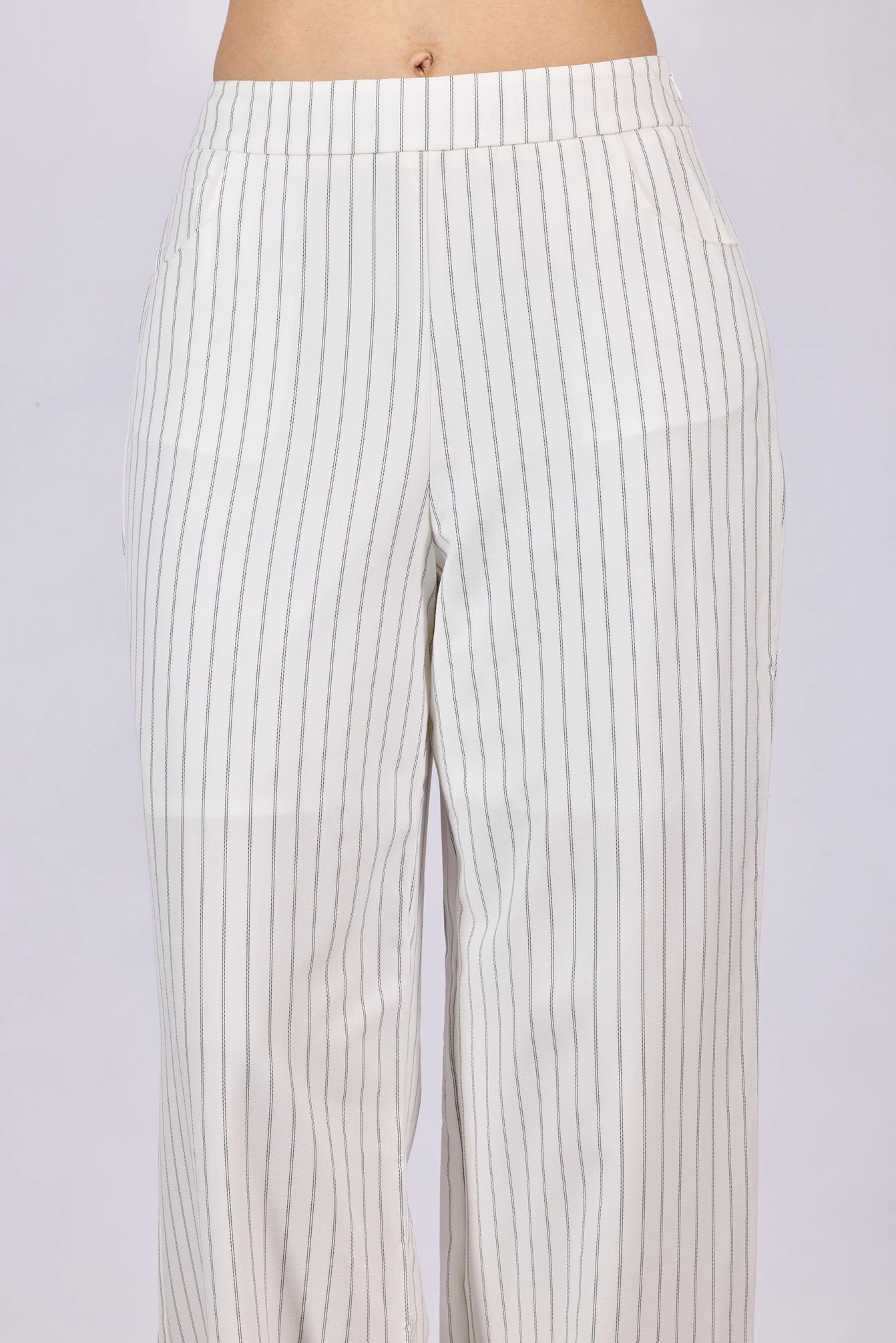 Брюки бело-черная полоска для женщин 44110-46 71