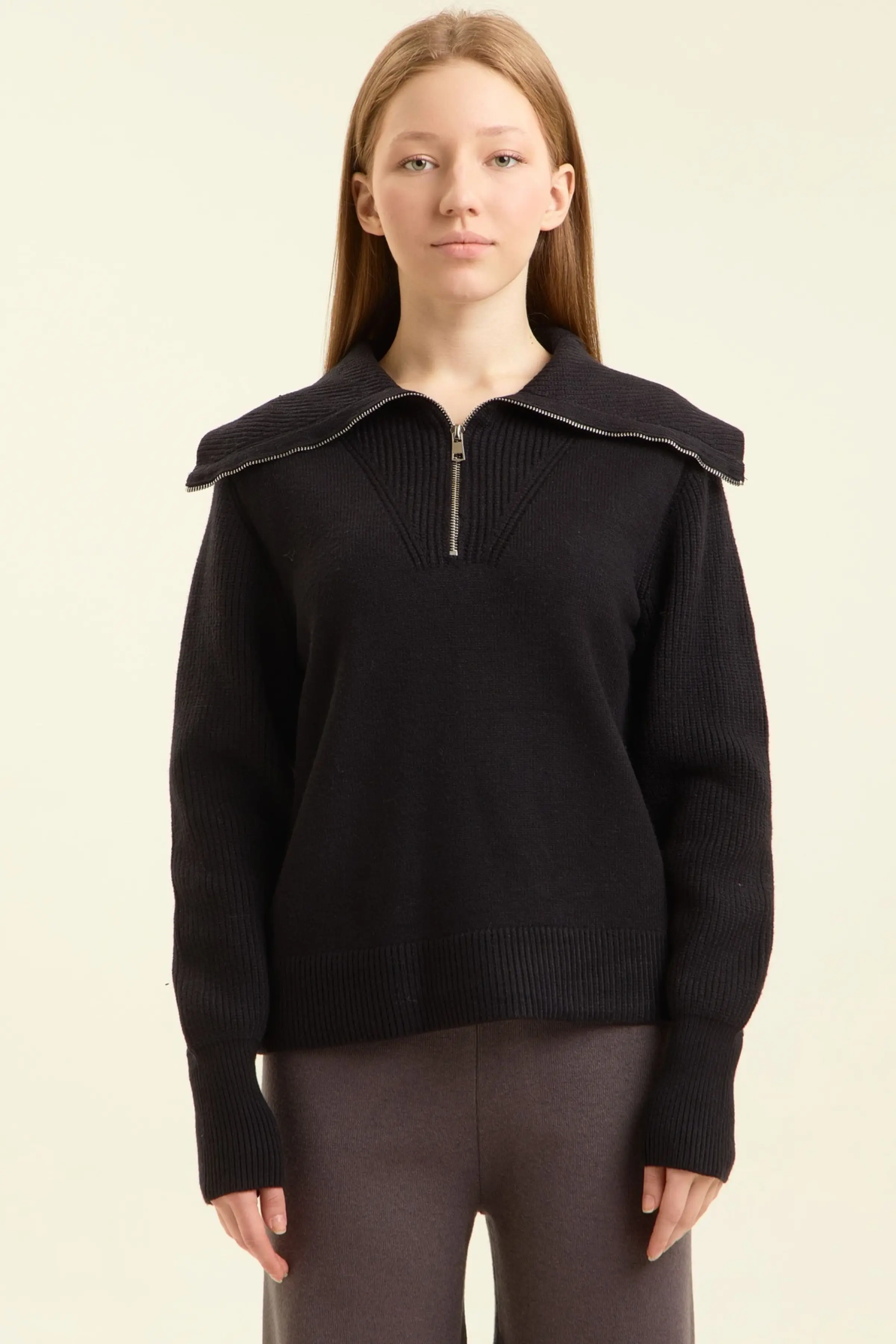 Свитер черный для женщин 47158-1 65