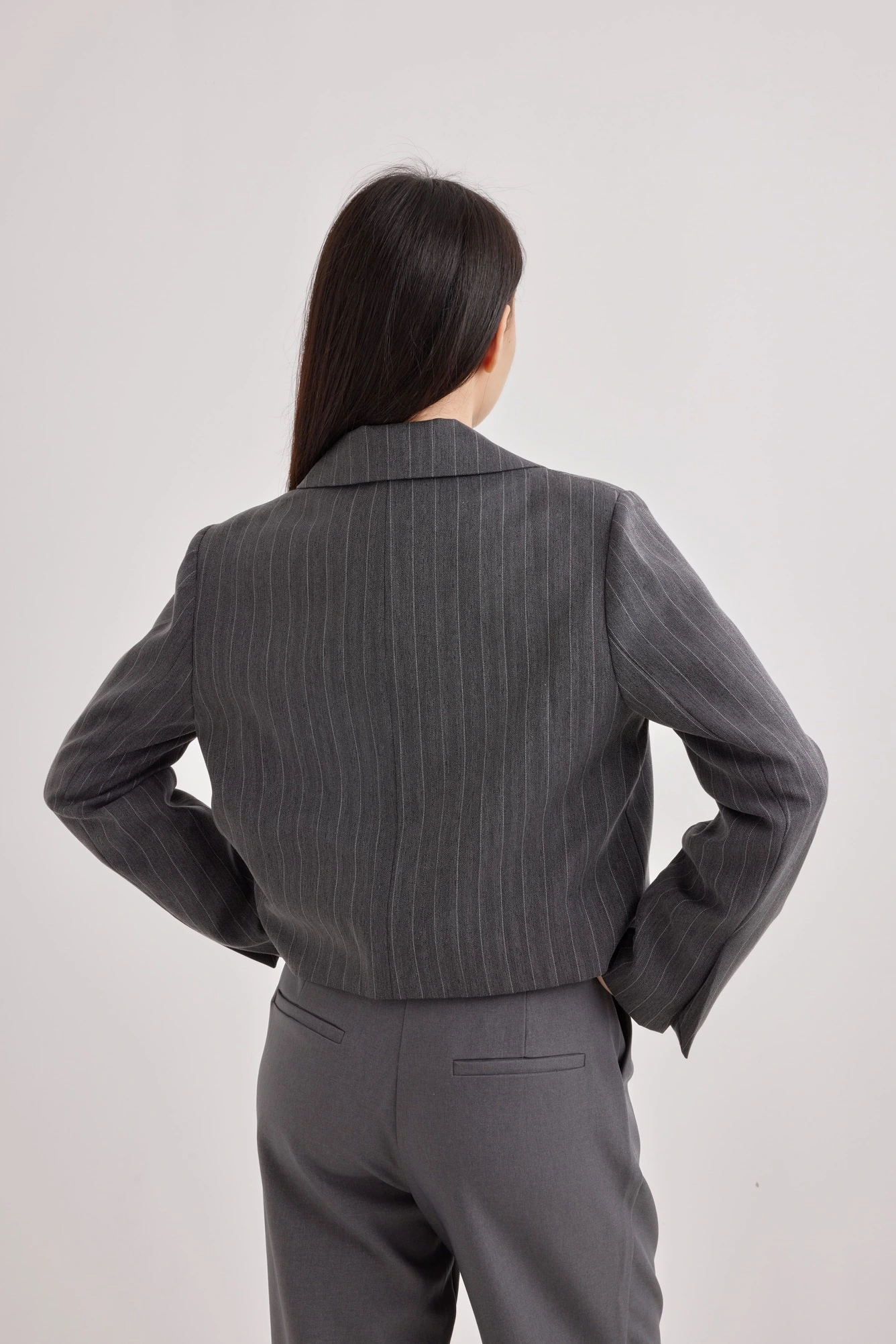 Жакет серый в полоску для женщин 42166-275 64