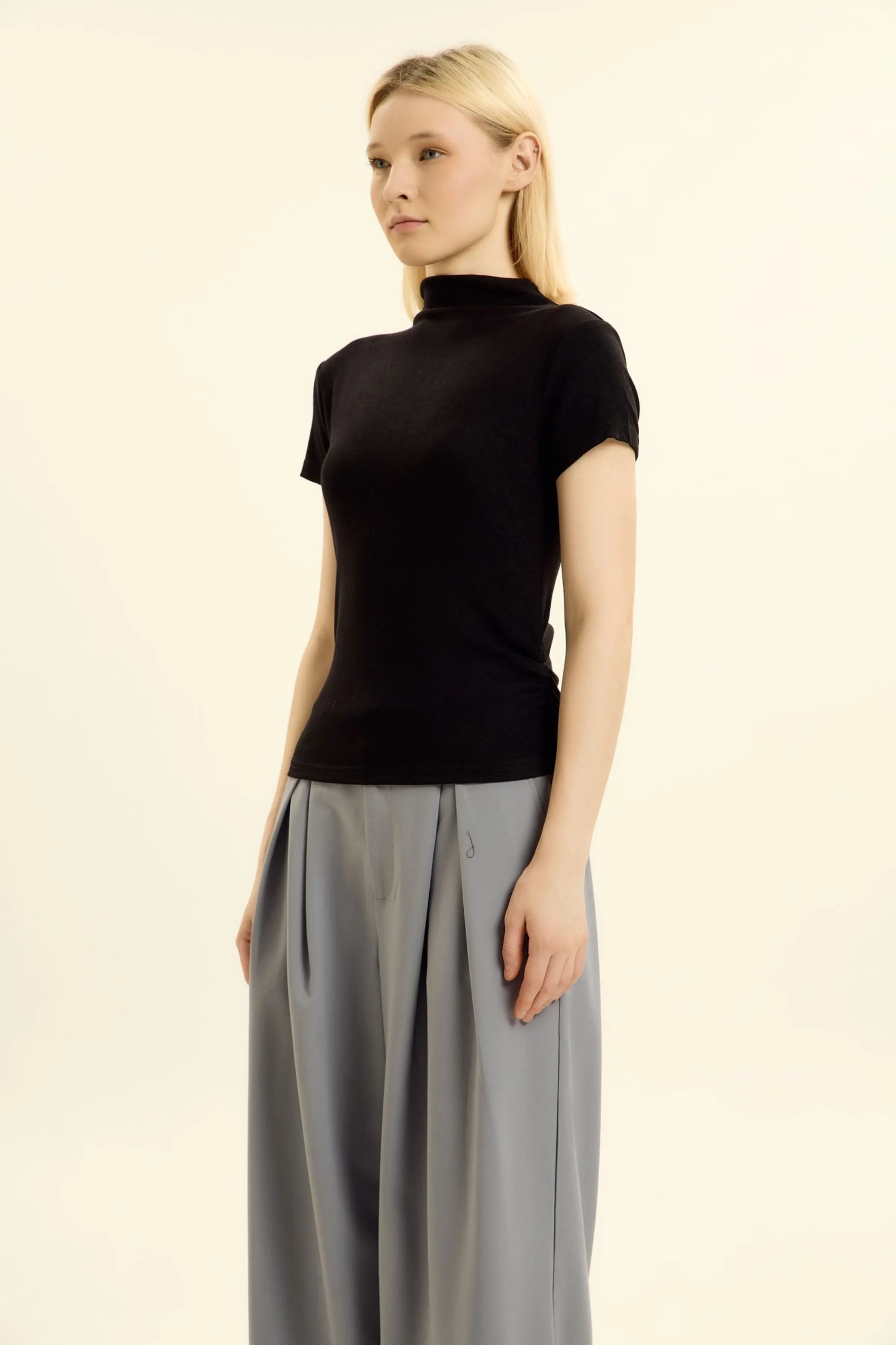 Лонгслив черный для женщин 46212-1 59