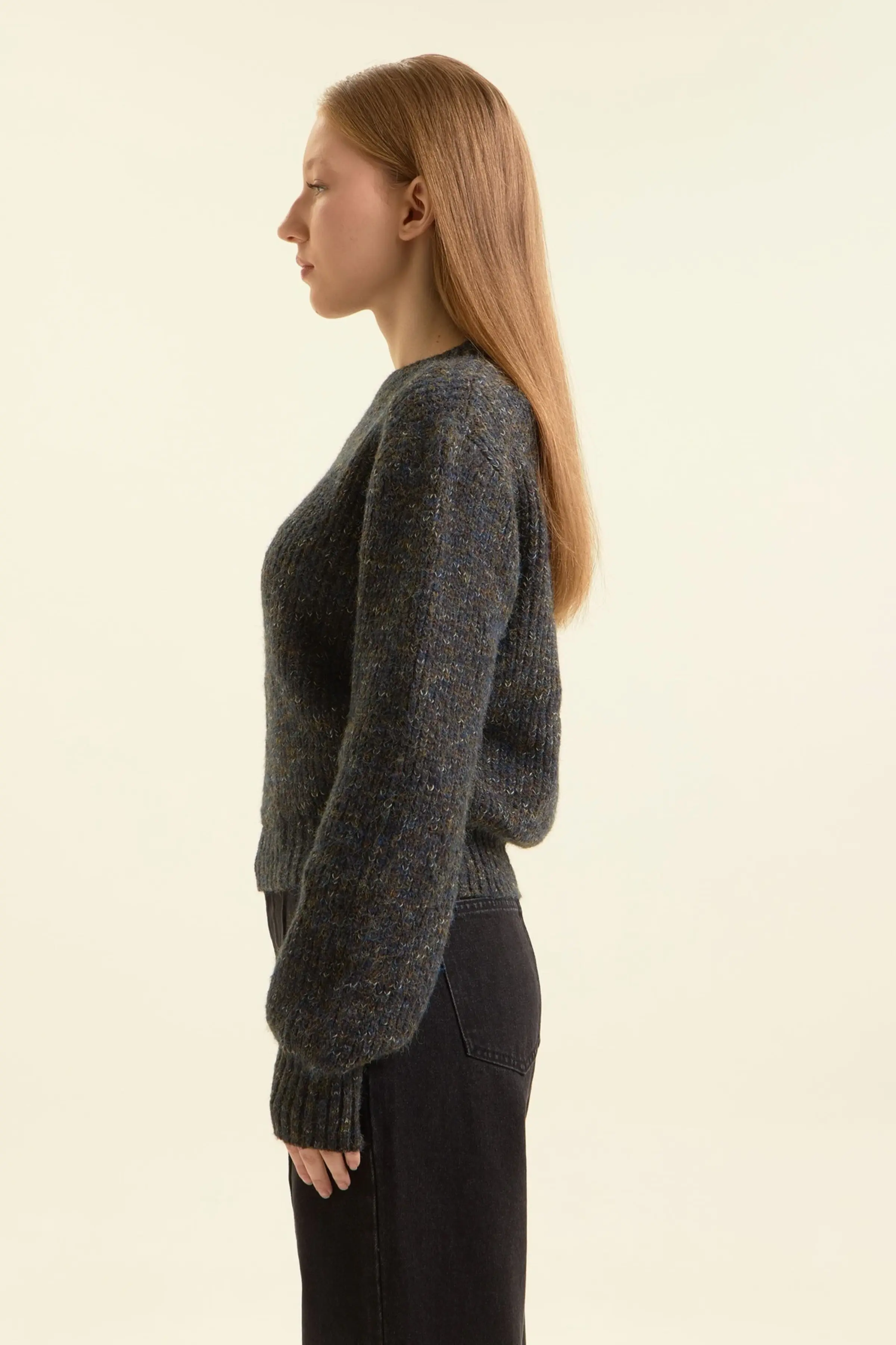 Свитер черный для женщин 47295-1 65