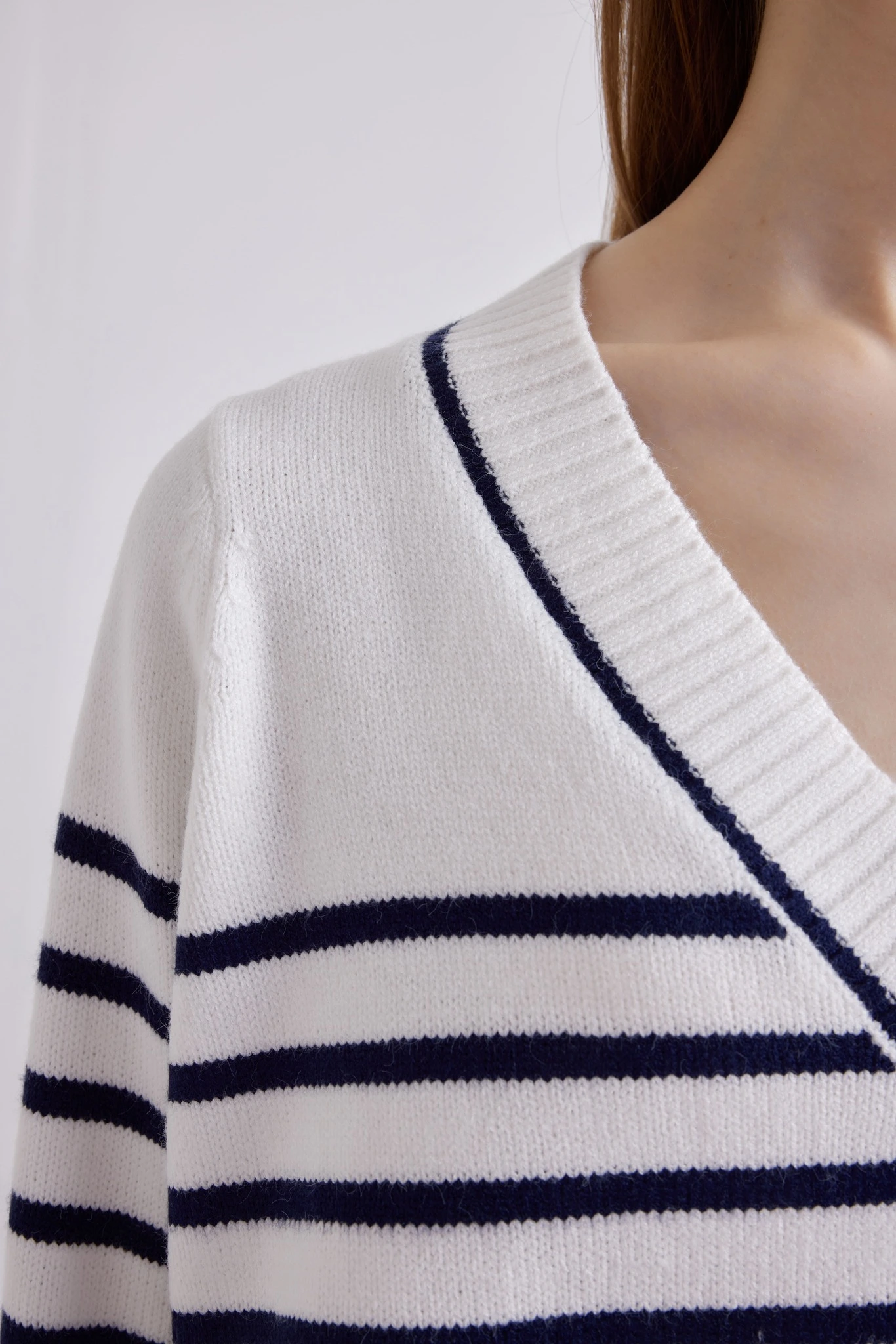 Джемпер бело-синяя полоска для женщин 42170-48 60