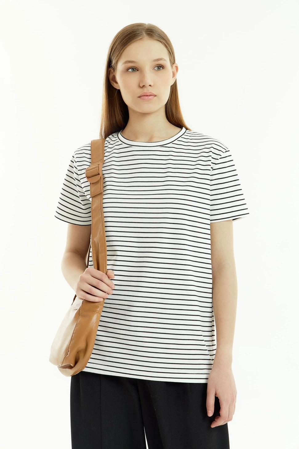 Футболка бело-черная полоска для женщин 44286-46 67