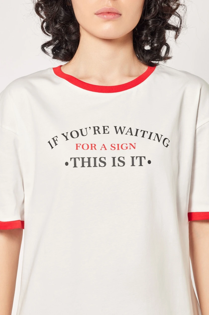 Футболка белый с красной рибаной для женщин 44276-280 67