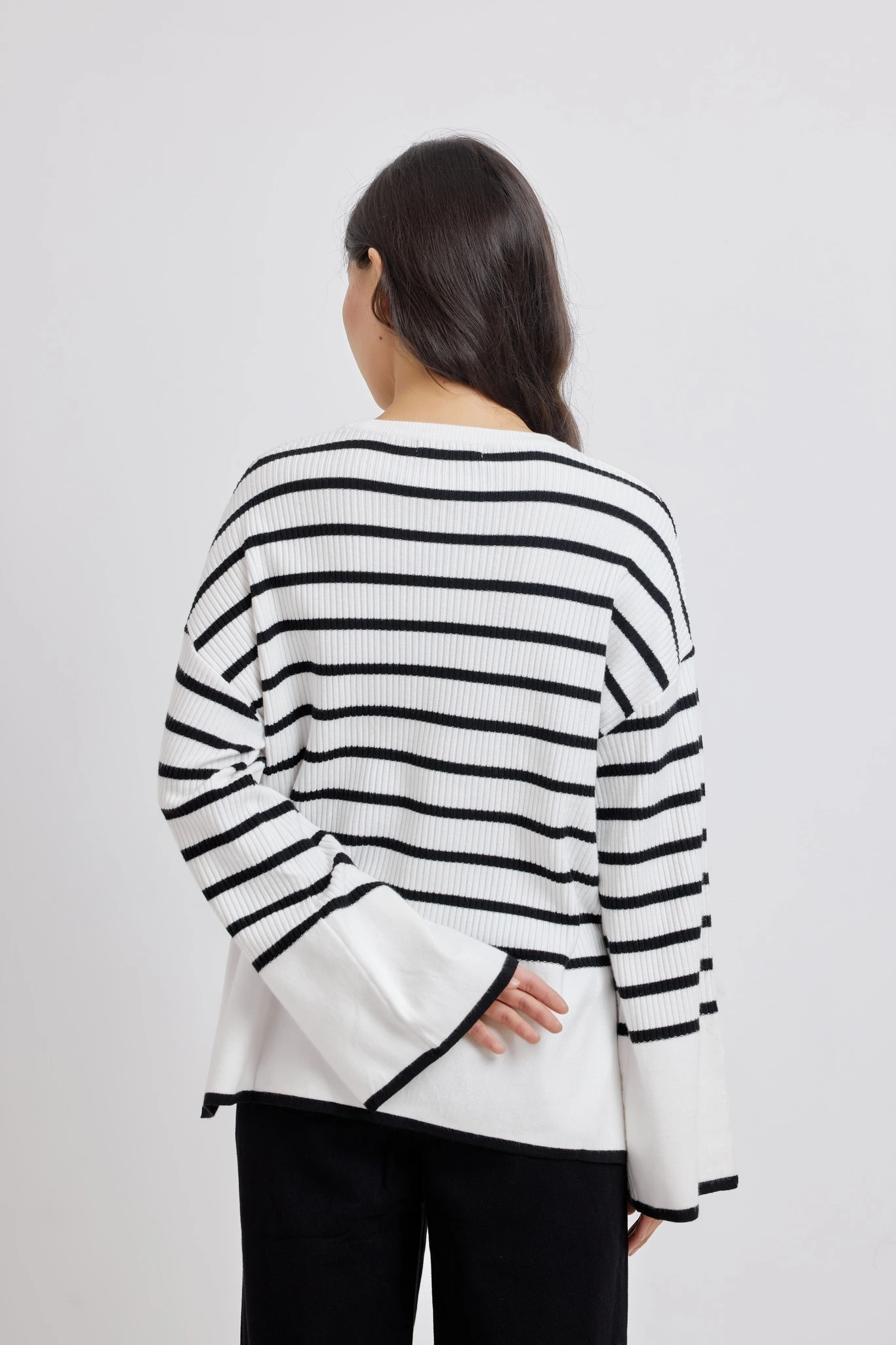 Джемпер бело-черная полоска для женщин 42406U-46 60