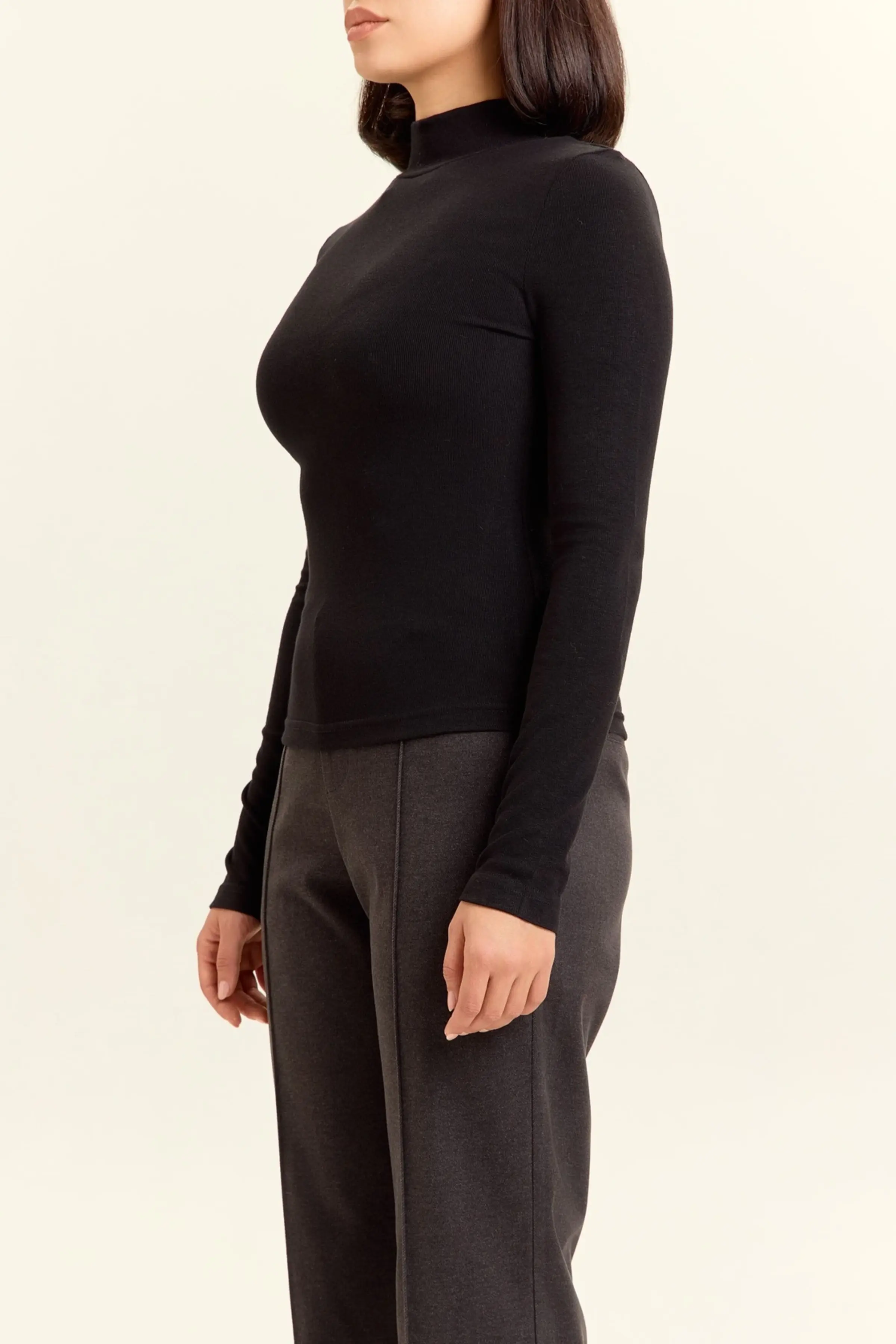 Лонгслив черный для женщин 47224-1 59