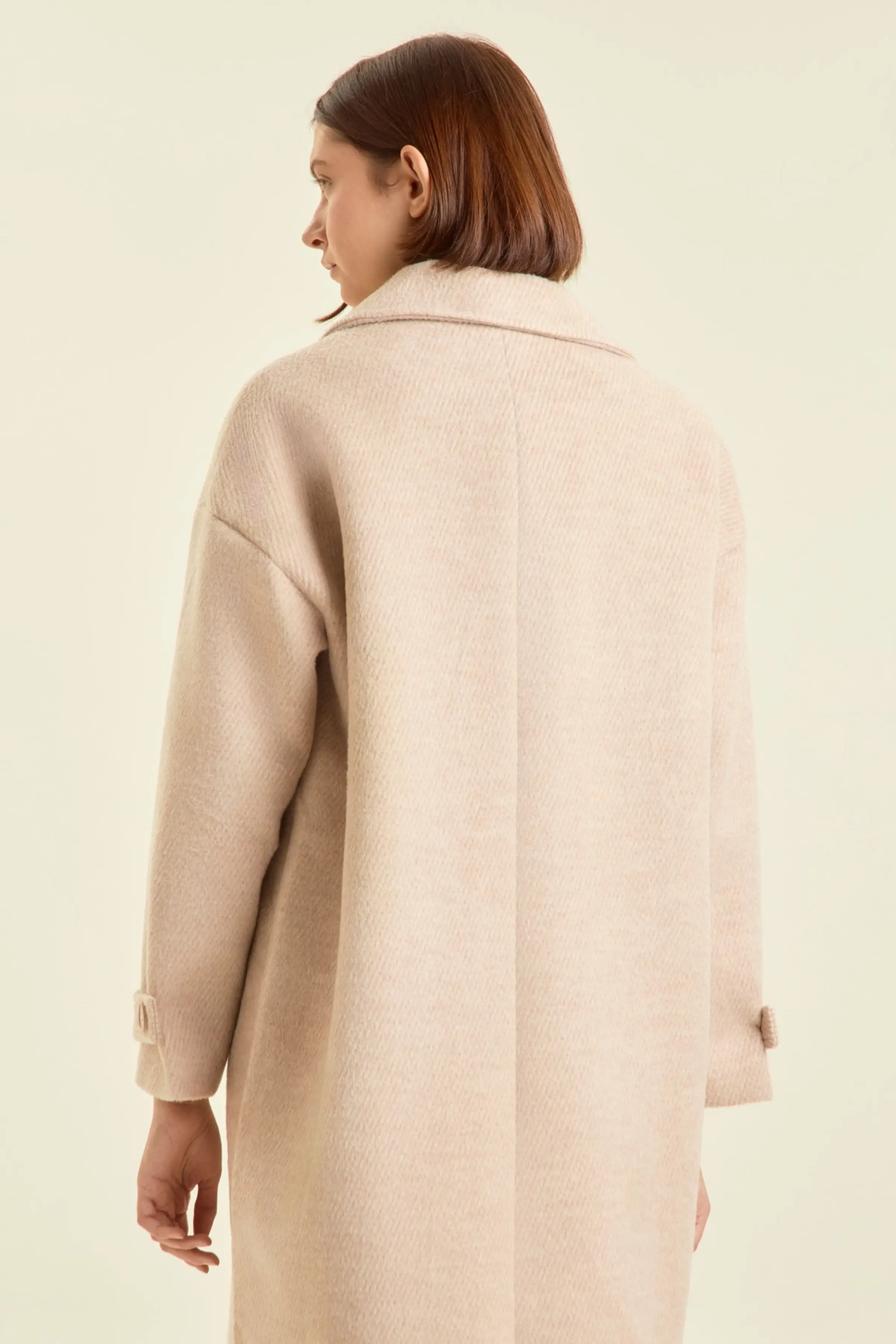 Пальто бежевый для женщин 47111-15 53