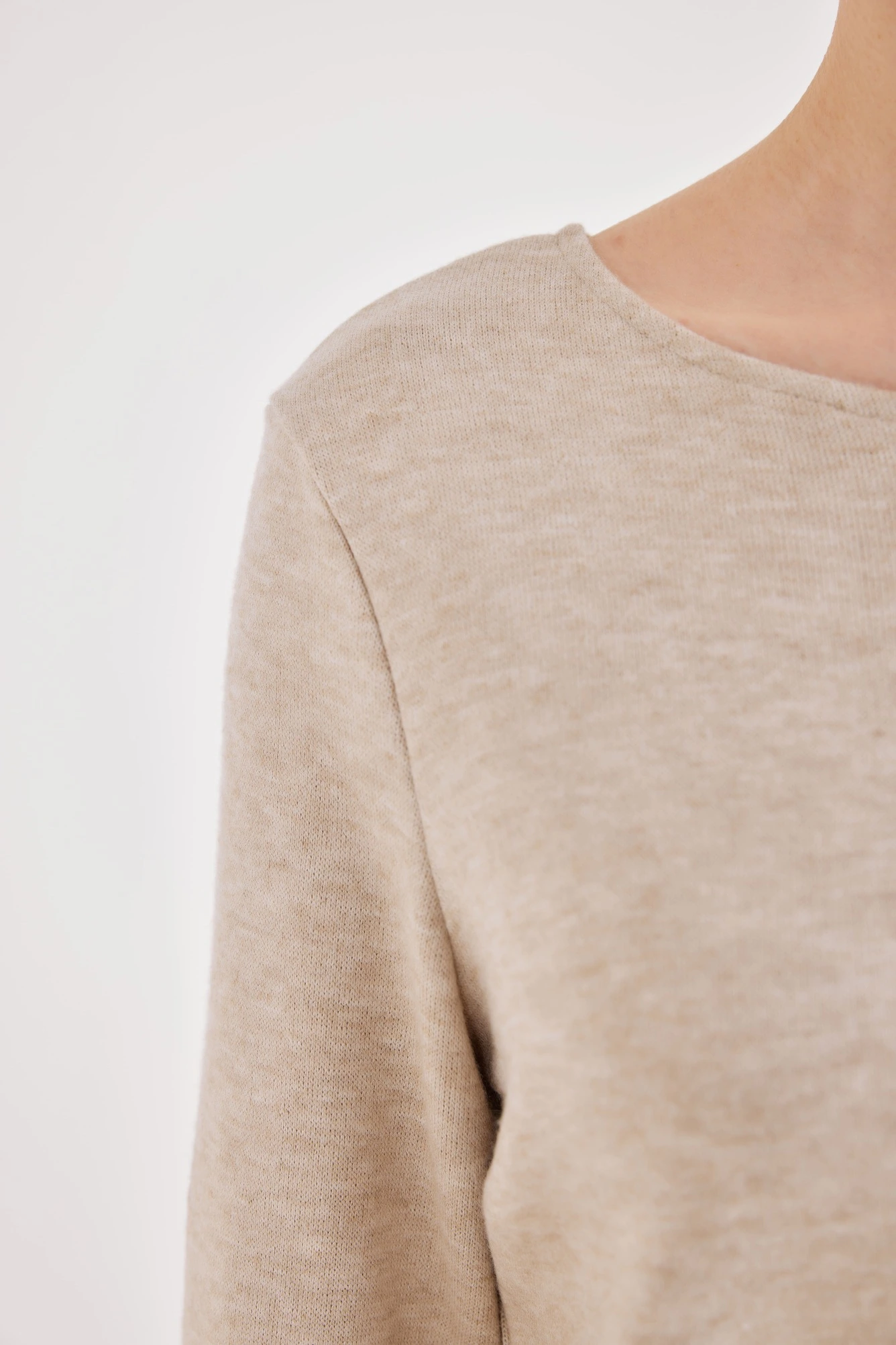 Лонгслив бежевый для женщин 42228-15 59