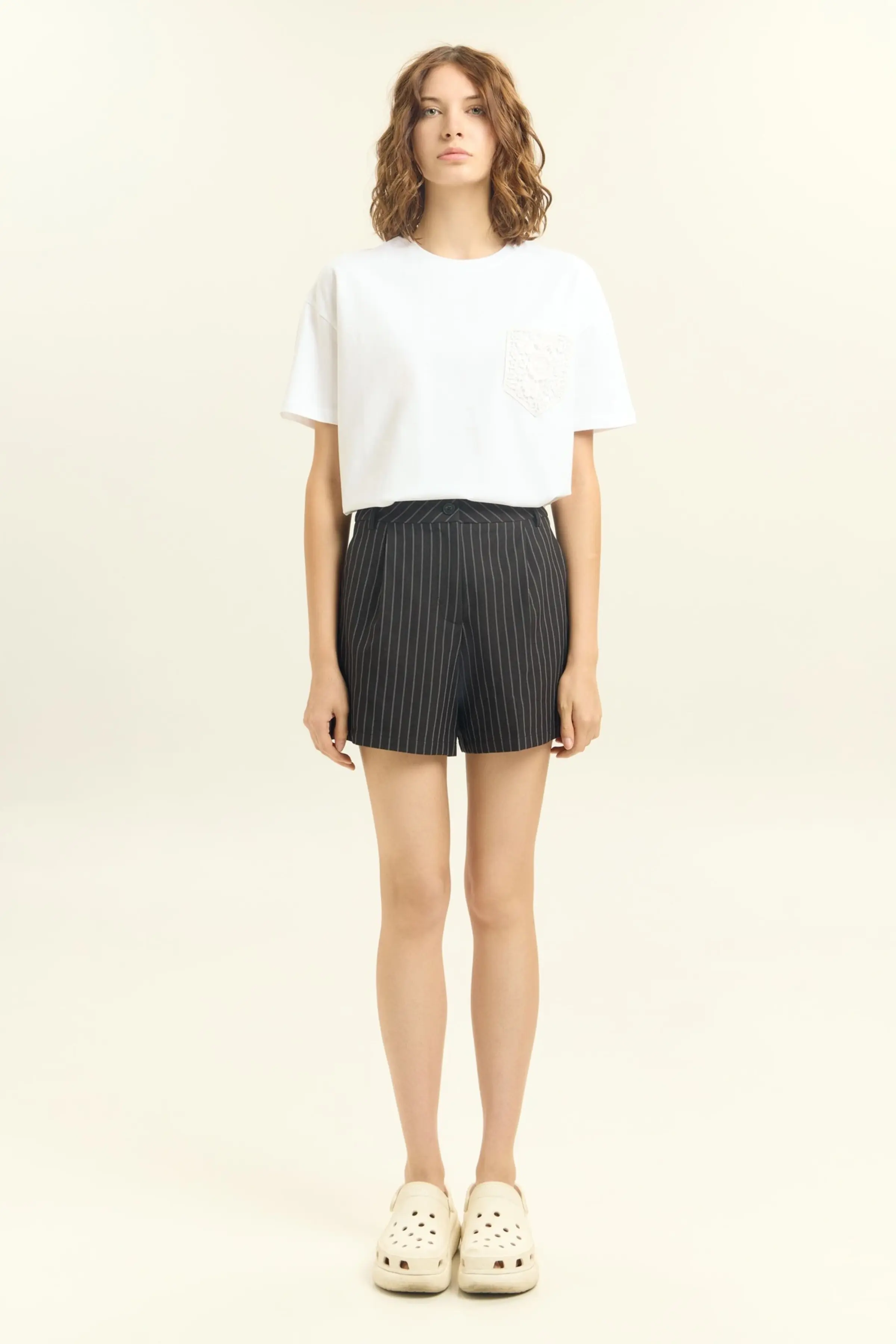 Шорты бело-черная полоска для женщин 45293-46 57